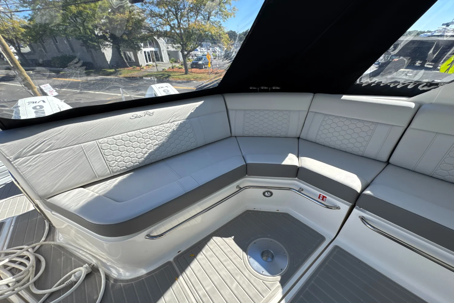 2026 Sea Ray Sundancer 320 Outboard Image Thumbnail #7