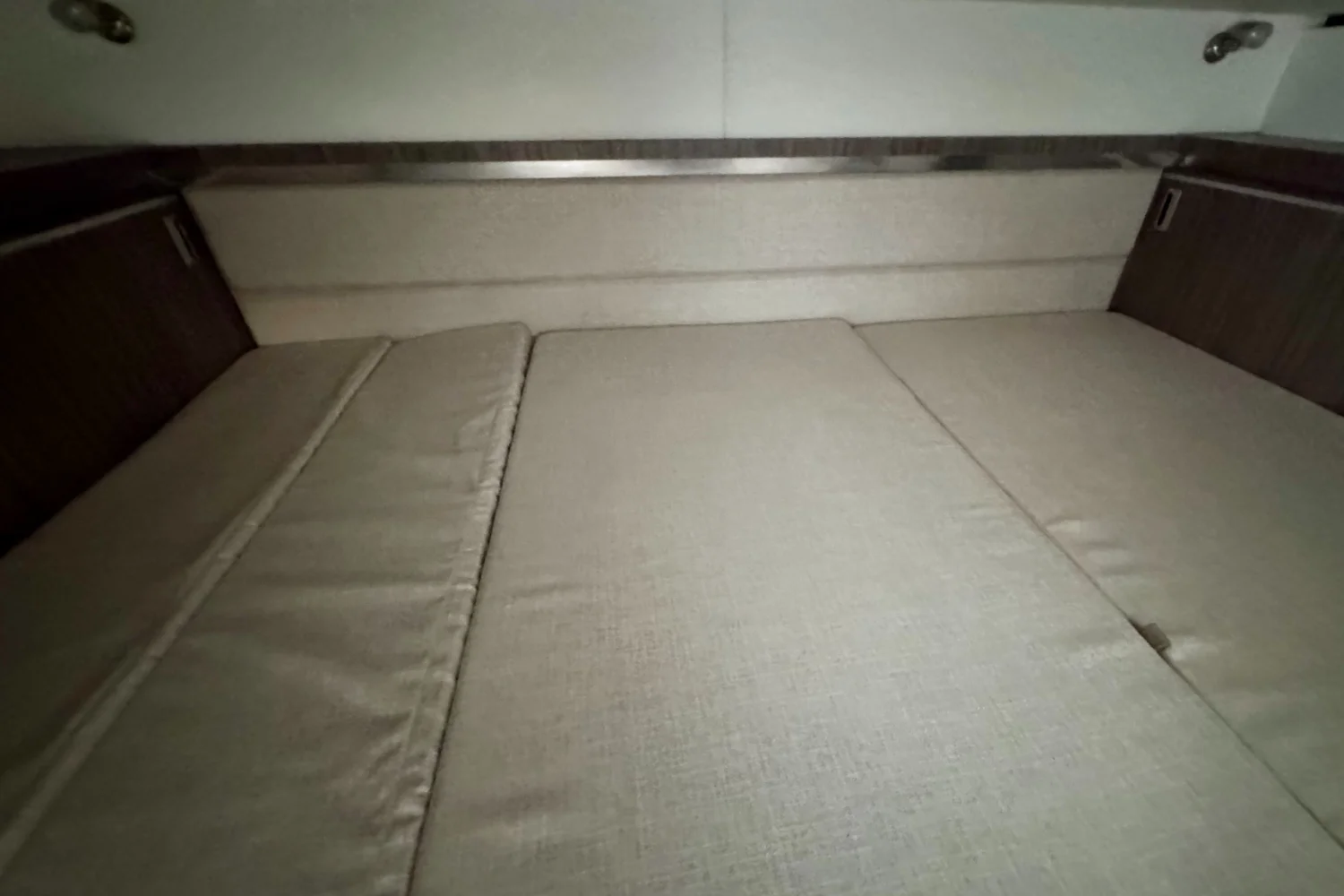 2026 Sea Ray Sundancer 320 Outboard Image Thumbnail #37