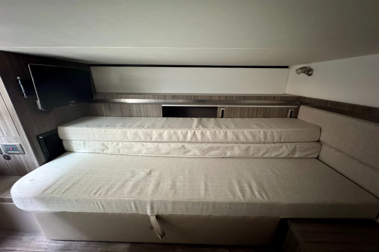 2026 Sea Ray Sundancer 320 Outboard Image Thumbnail #28