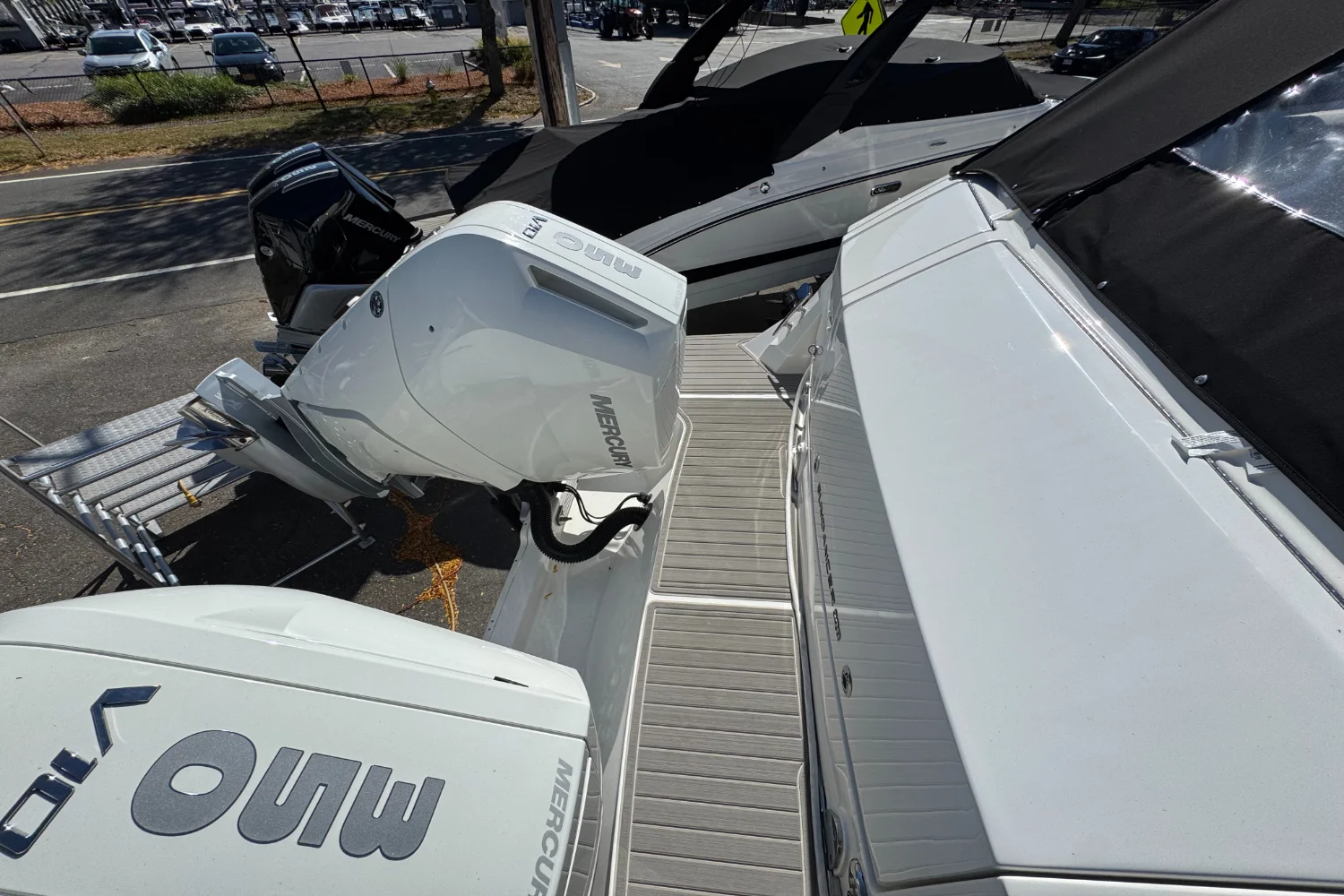 2026 Sea Ray Sundancer 320 Outboard Image Thumbnail #6
