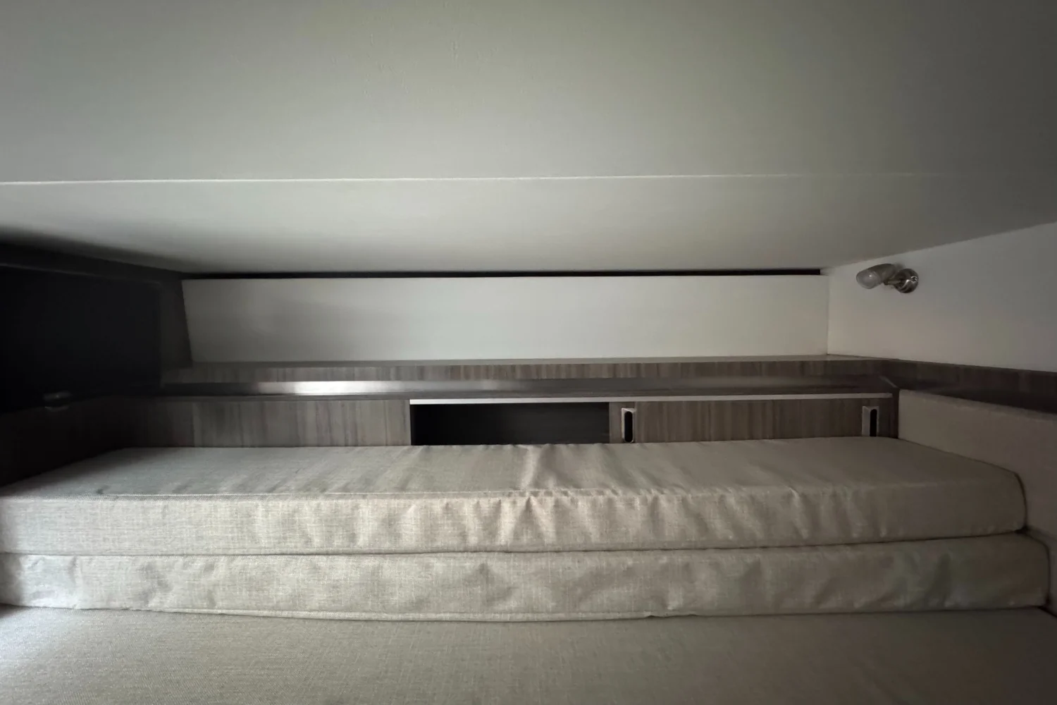 2026 Sea Ray Sundancer 320 Outboard Image Thumbnail #30