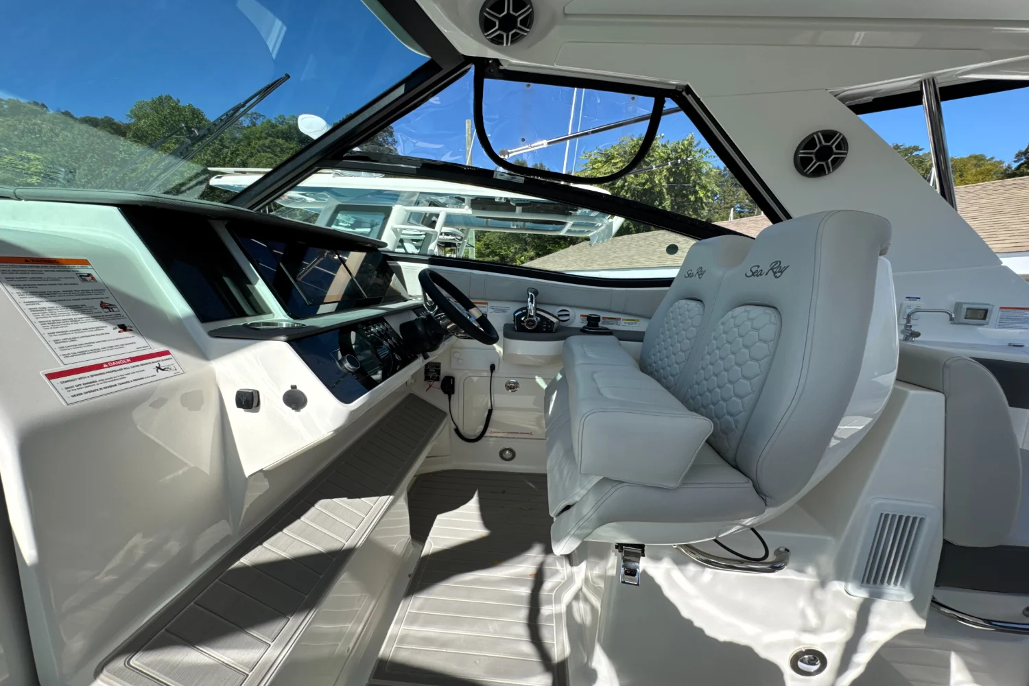 2026 Sea Ray Sundancer 320 Outboard Image Thumbnail #16