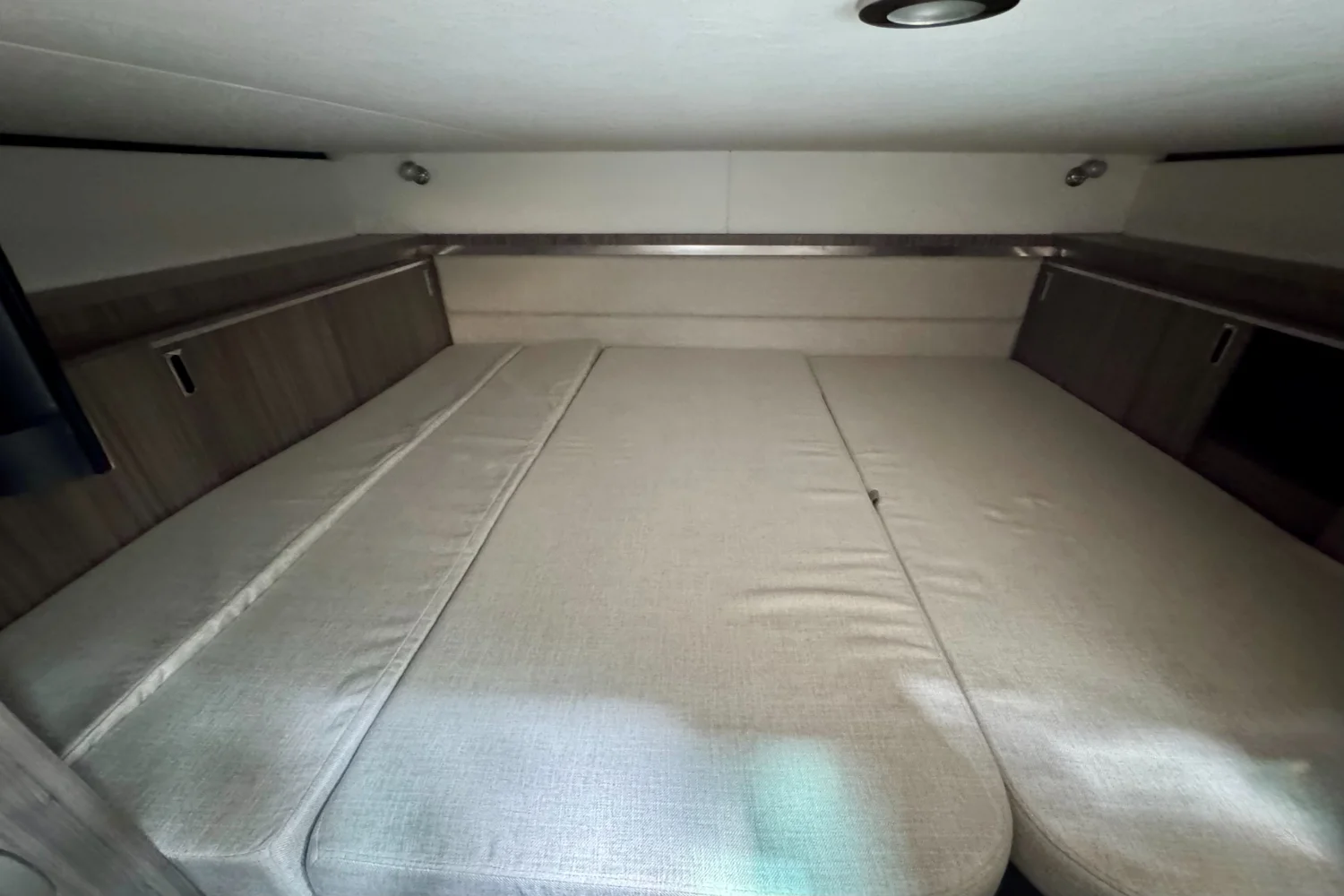 2026 Sea Ray Sundancer 320 Outboard Image Thumbnail #35