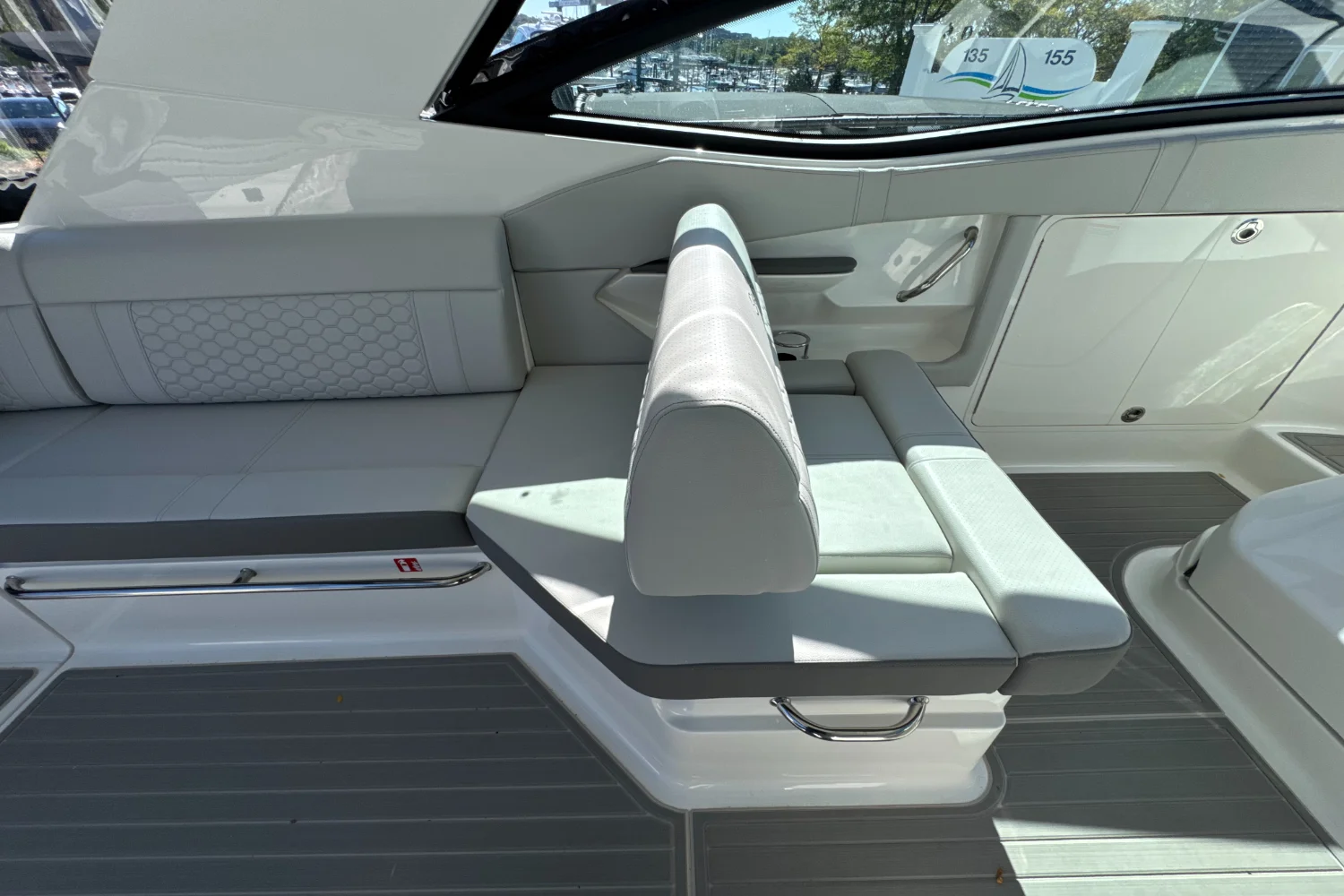 2026 Sea Ray Sundancer 320 Outboard Image Thumbnail #15