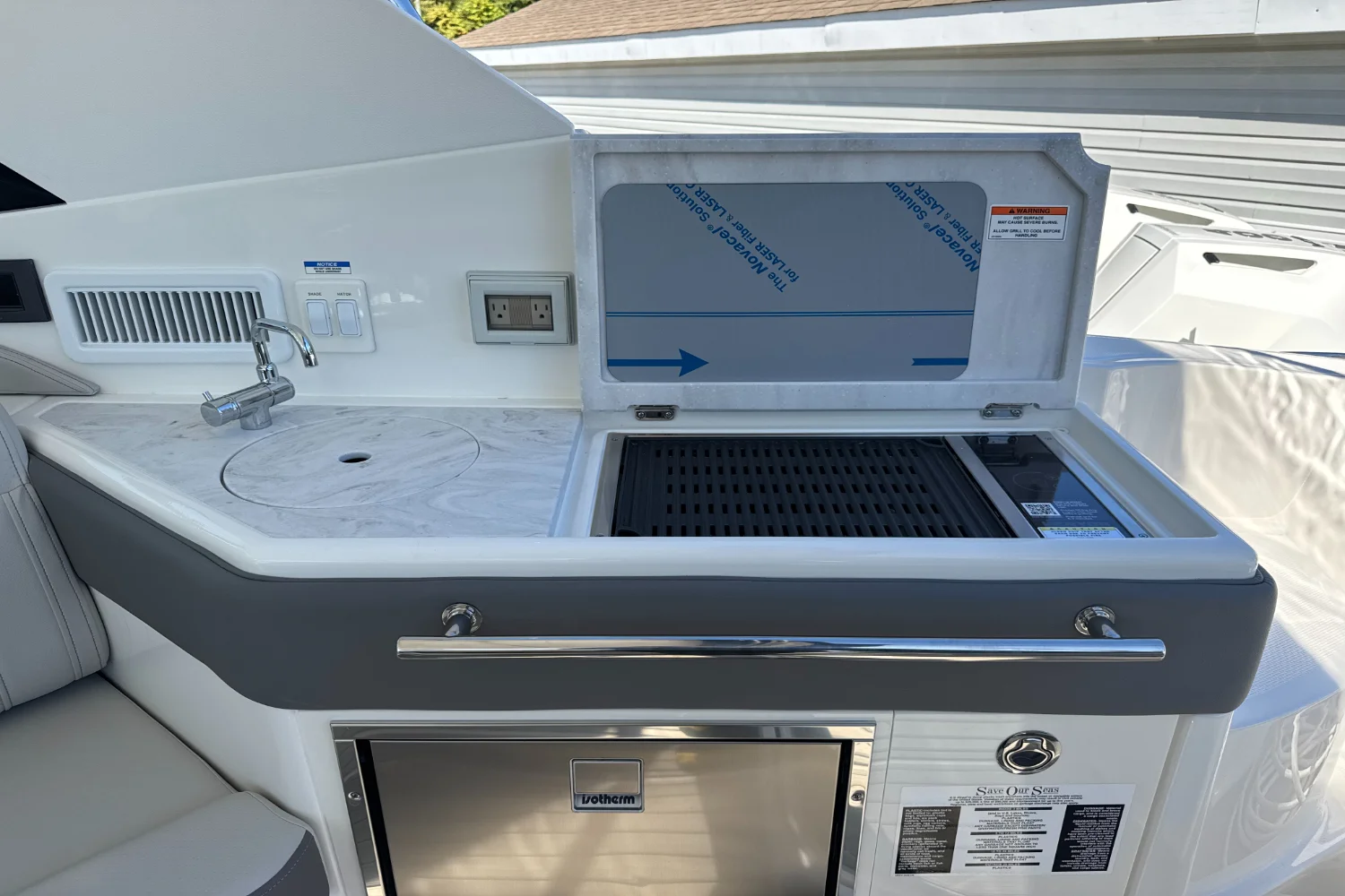 2026 Sea Ray Sundancer 320 Outboard Image Thumbnail #12