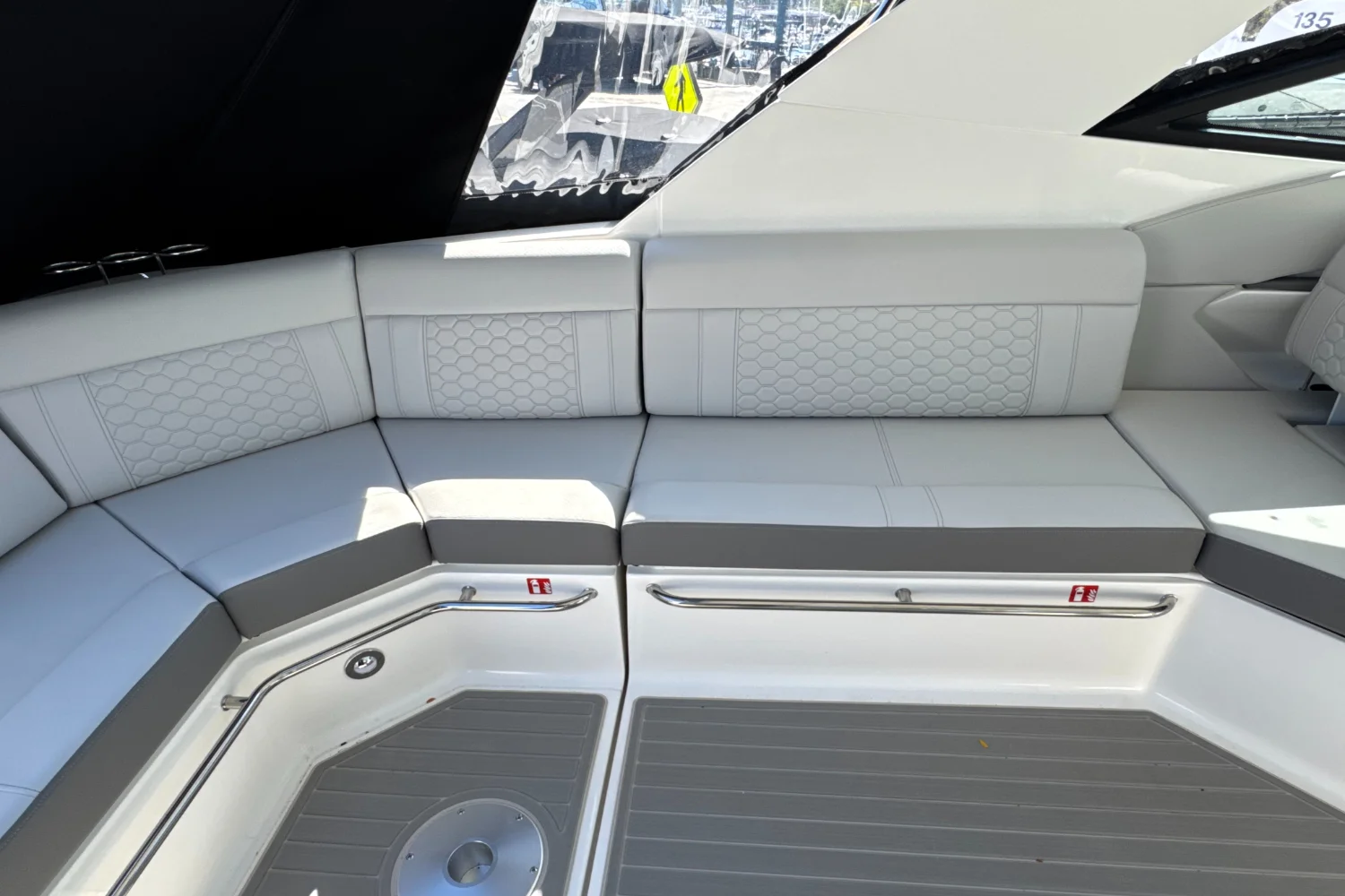 2026 Sea Ray Sundancer 320 Outboard Image Thumbnail #9