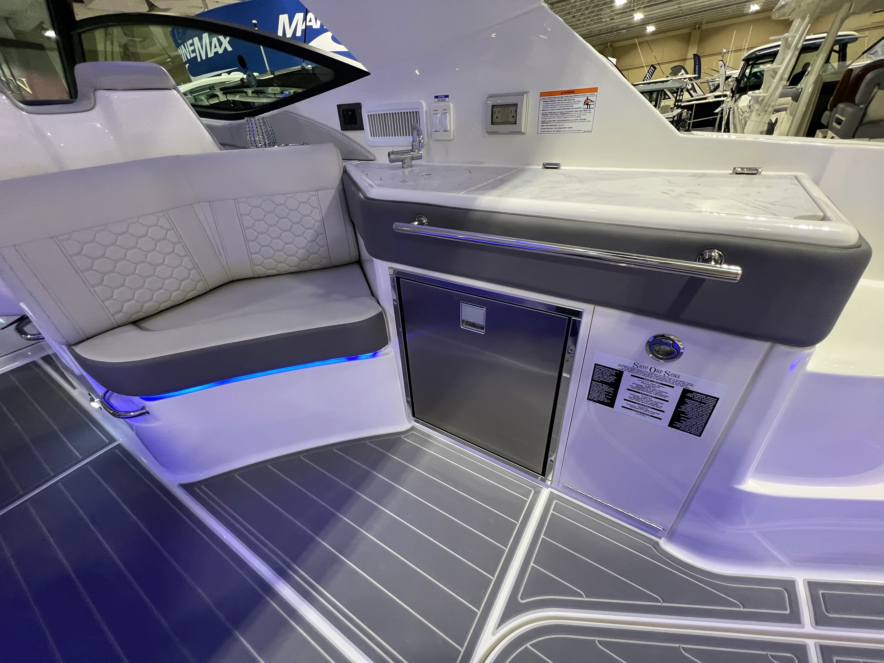 2026 Sea Ray Sundancer 320 Outboard Image Thumbnail #9