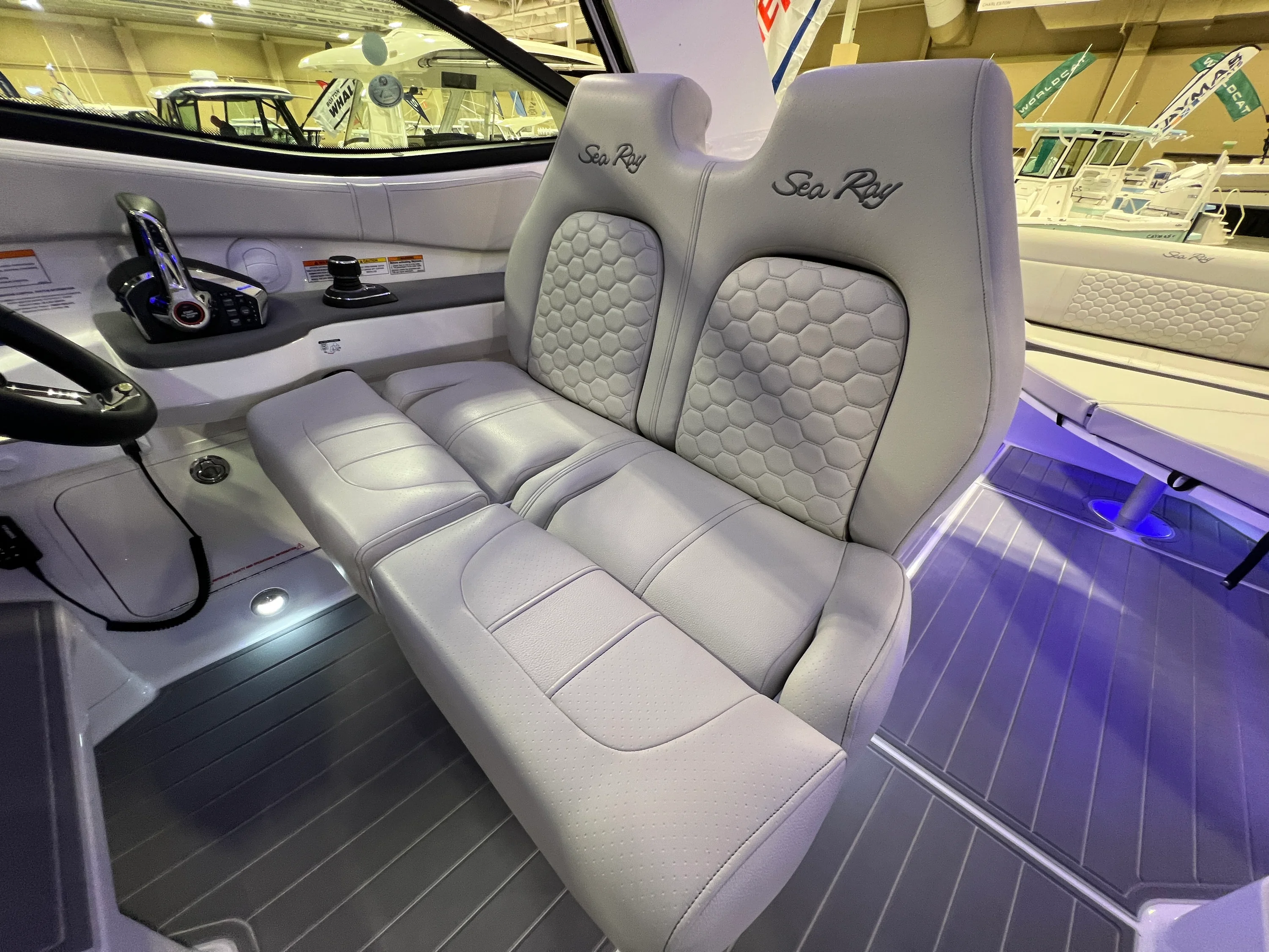 2026 Sea Ray Sundancer 320 Outboard Image Thumbnail #15