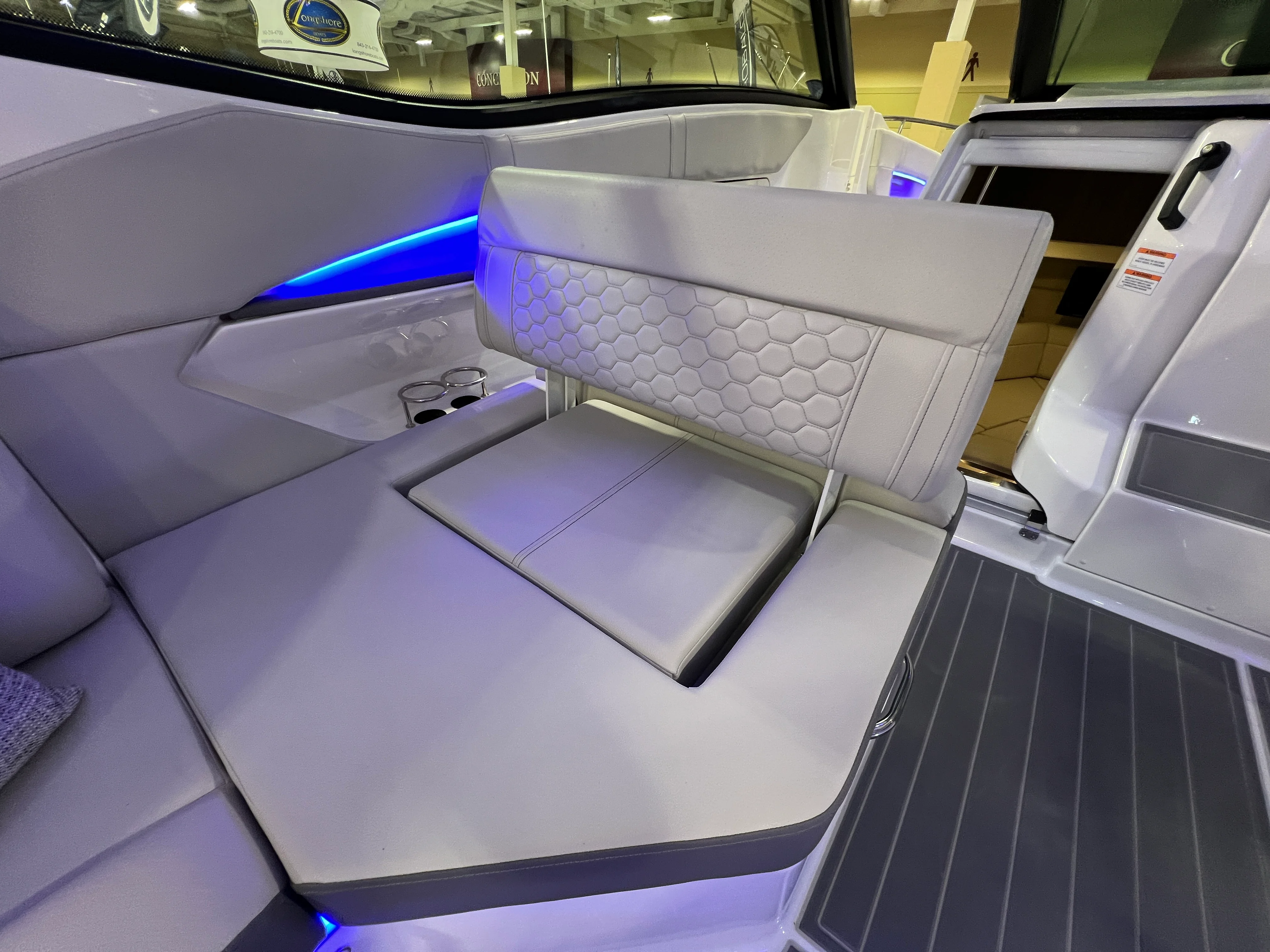 2026 Sea Ray Sundancer 320 Outboard Image Thumbnail #13