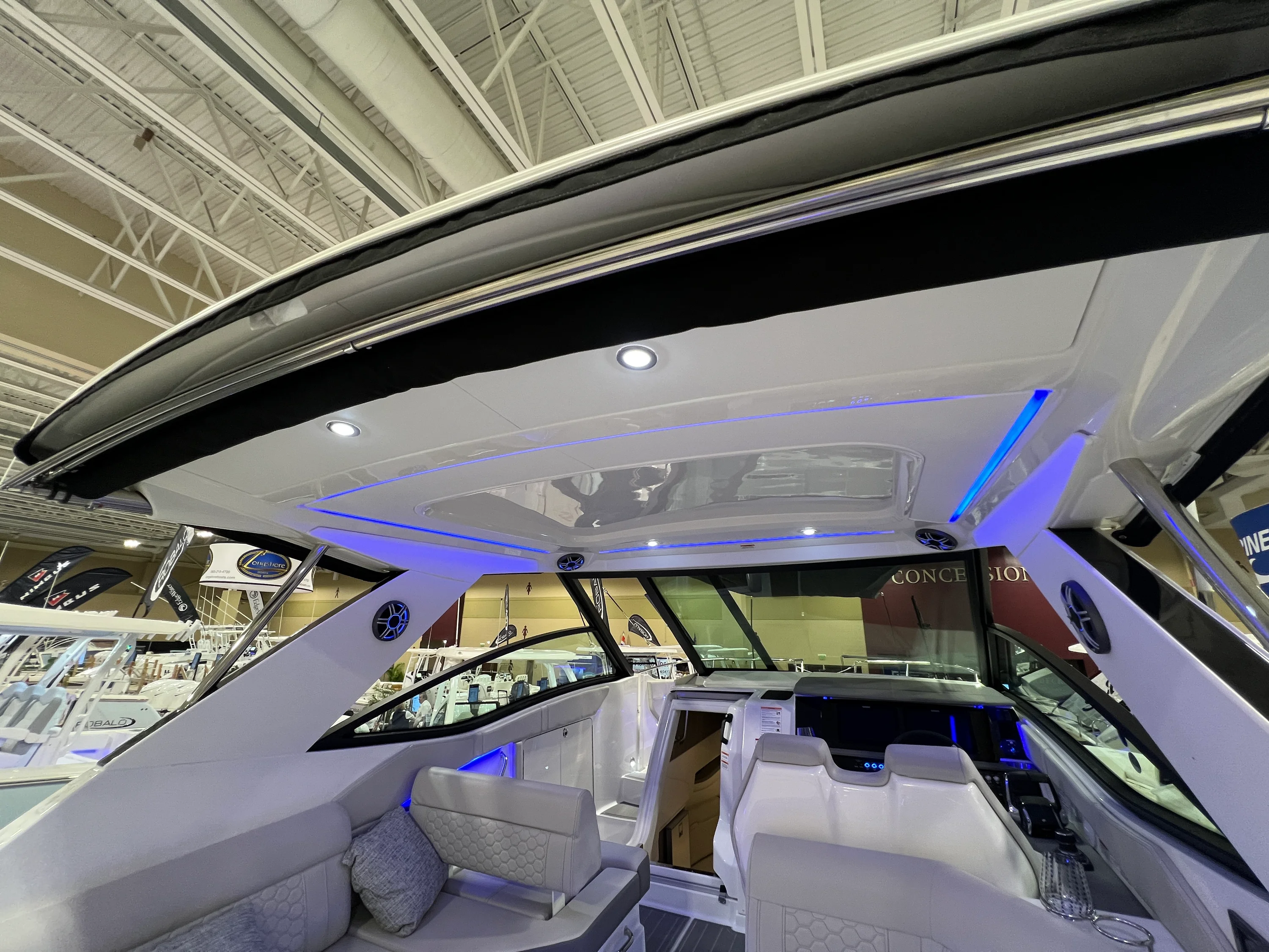 2026 Sea Ray Sundancer 320 Outboard Image Thumbnail #6