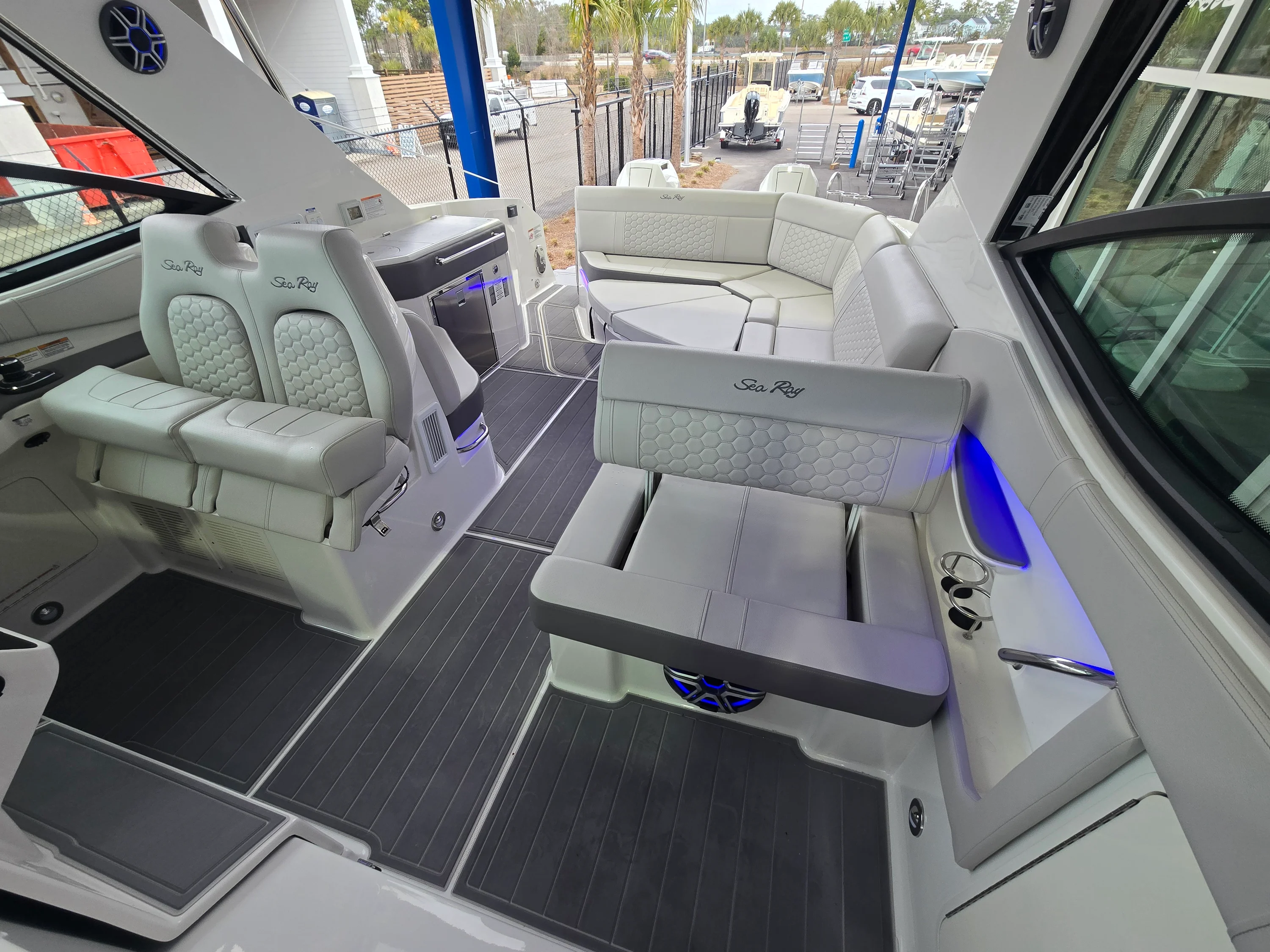 2026 Sea Ray Sundancer 320 Outboard Image Thumbnail #14