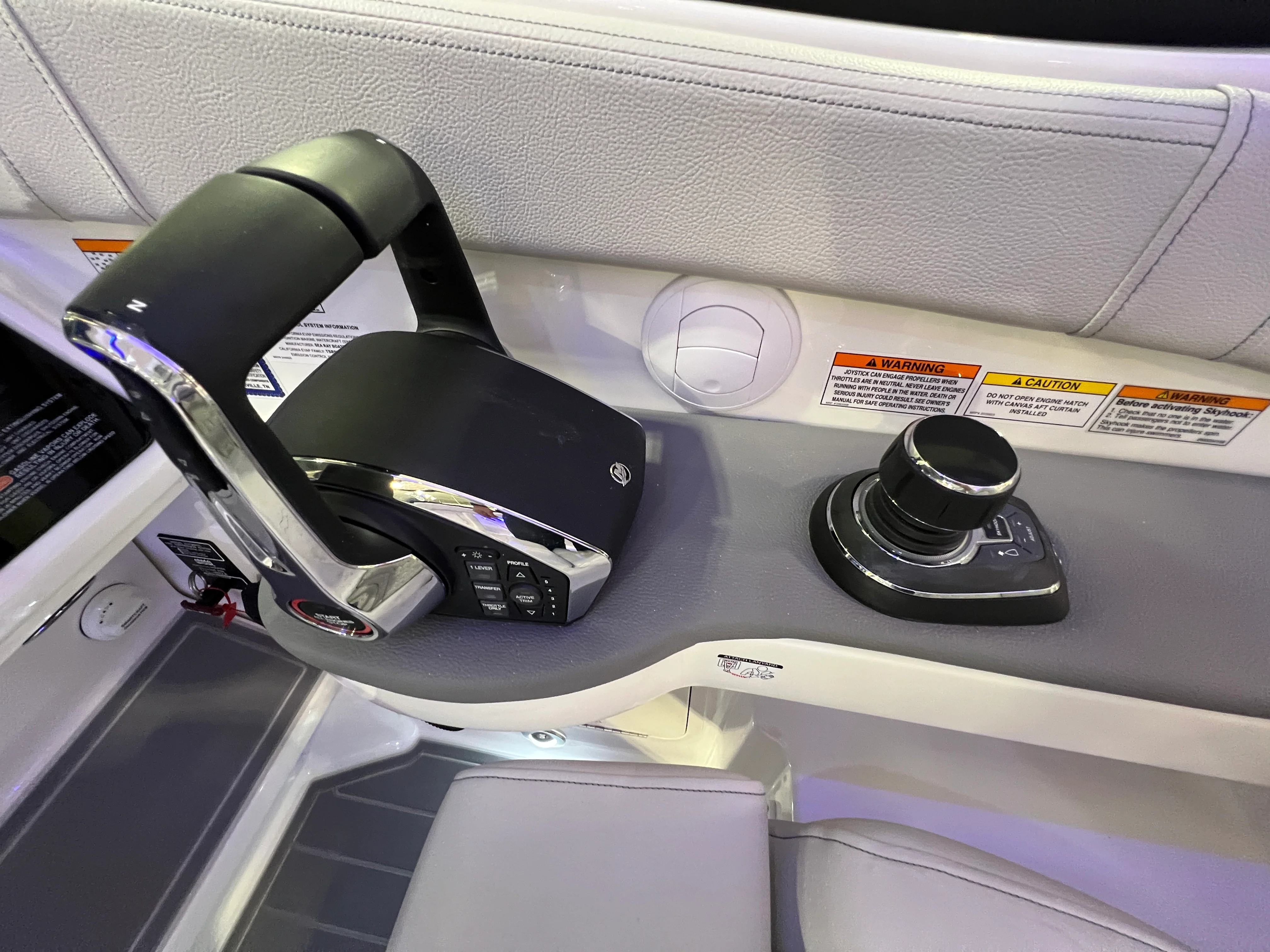 2026 Sea Ray Sundancer 320 Outboard Image Thumbnail #16