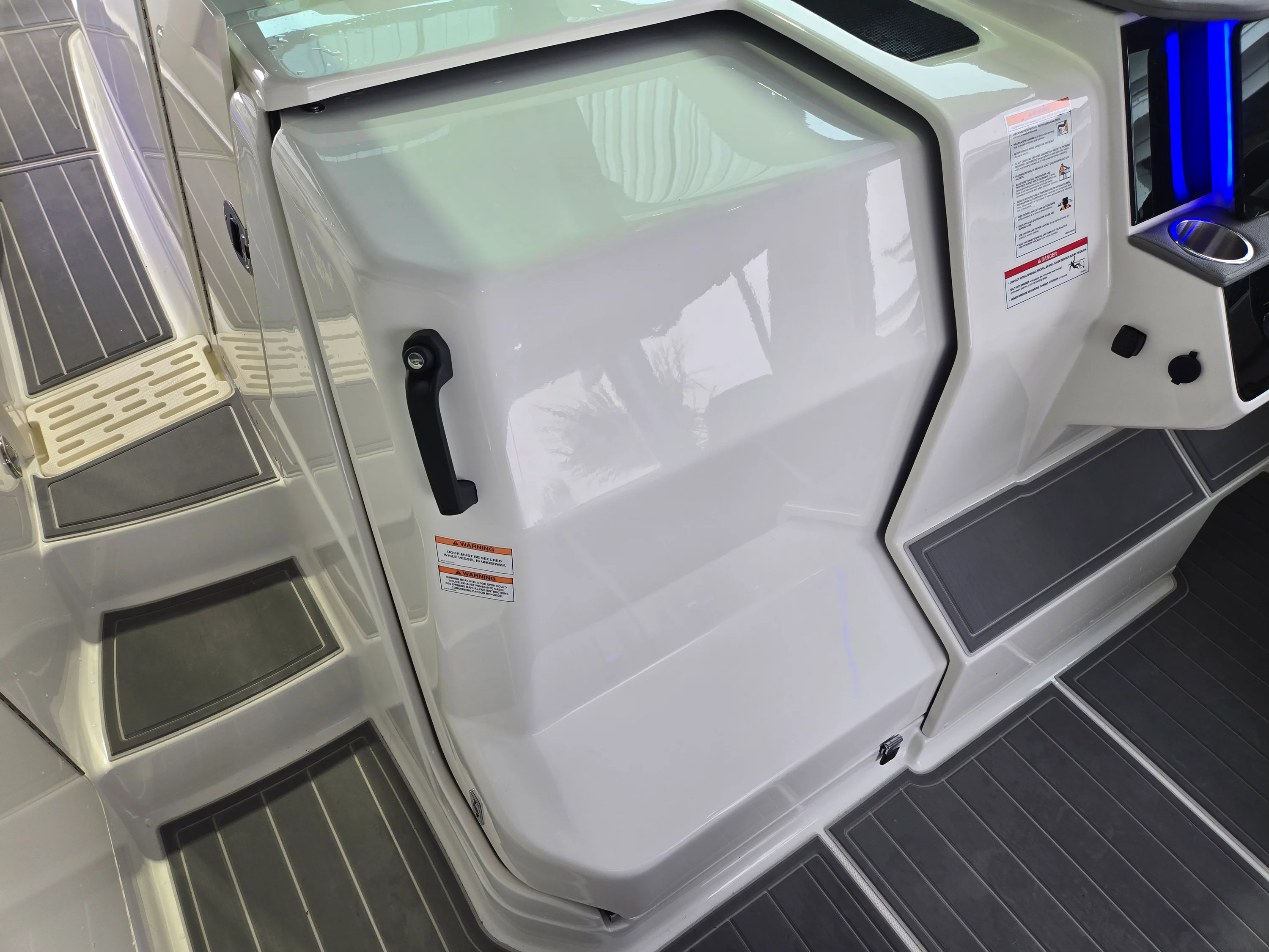 2026 Sea Ray Sundancer 320 Outboard Image Thumbnail #24