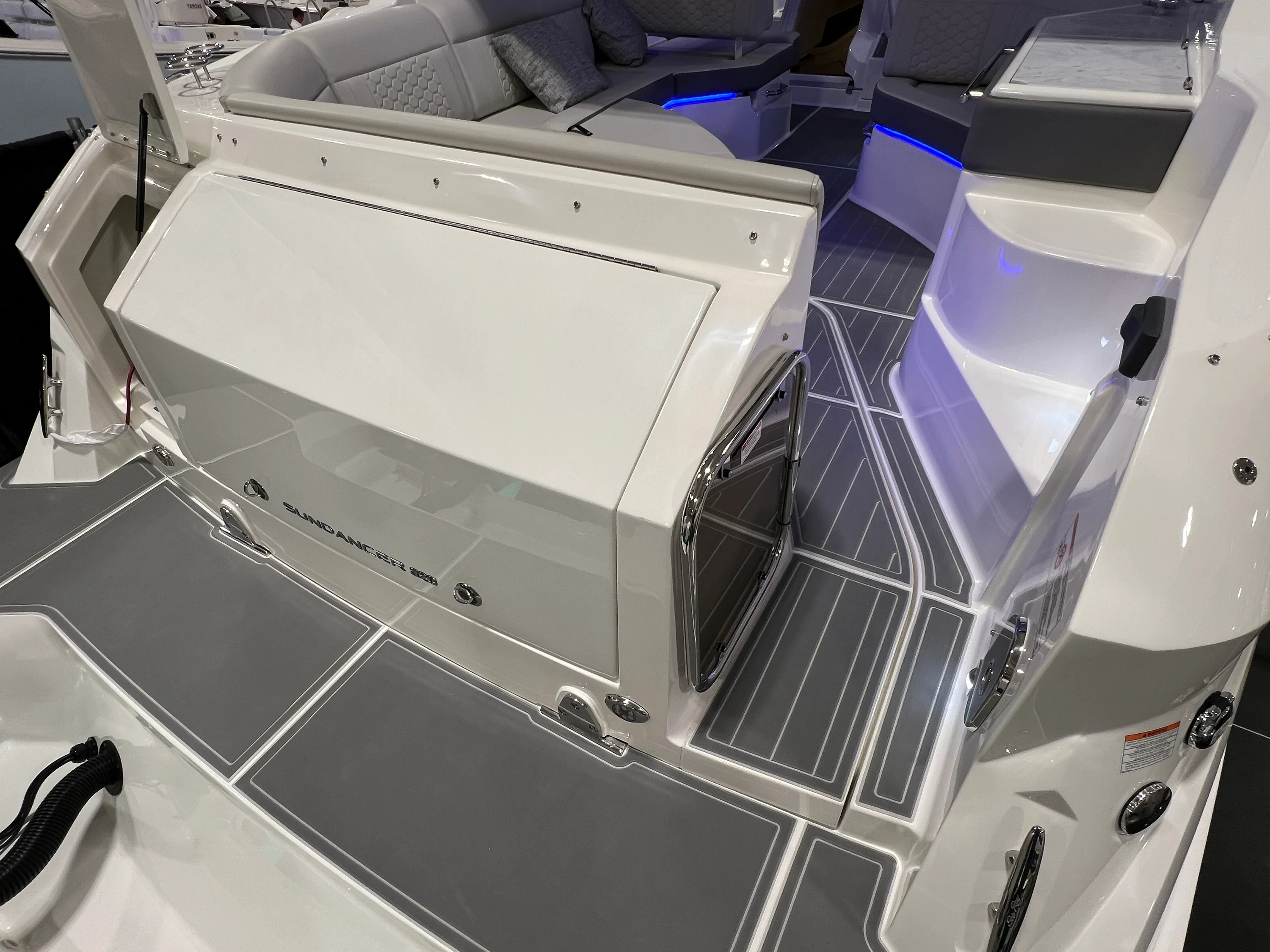 2026 Sea Ray Sundancer 320 Outboard Image Thumbnail #4