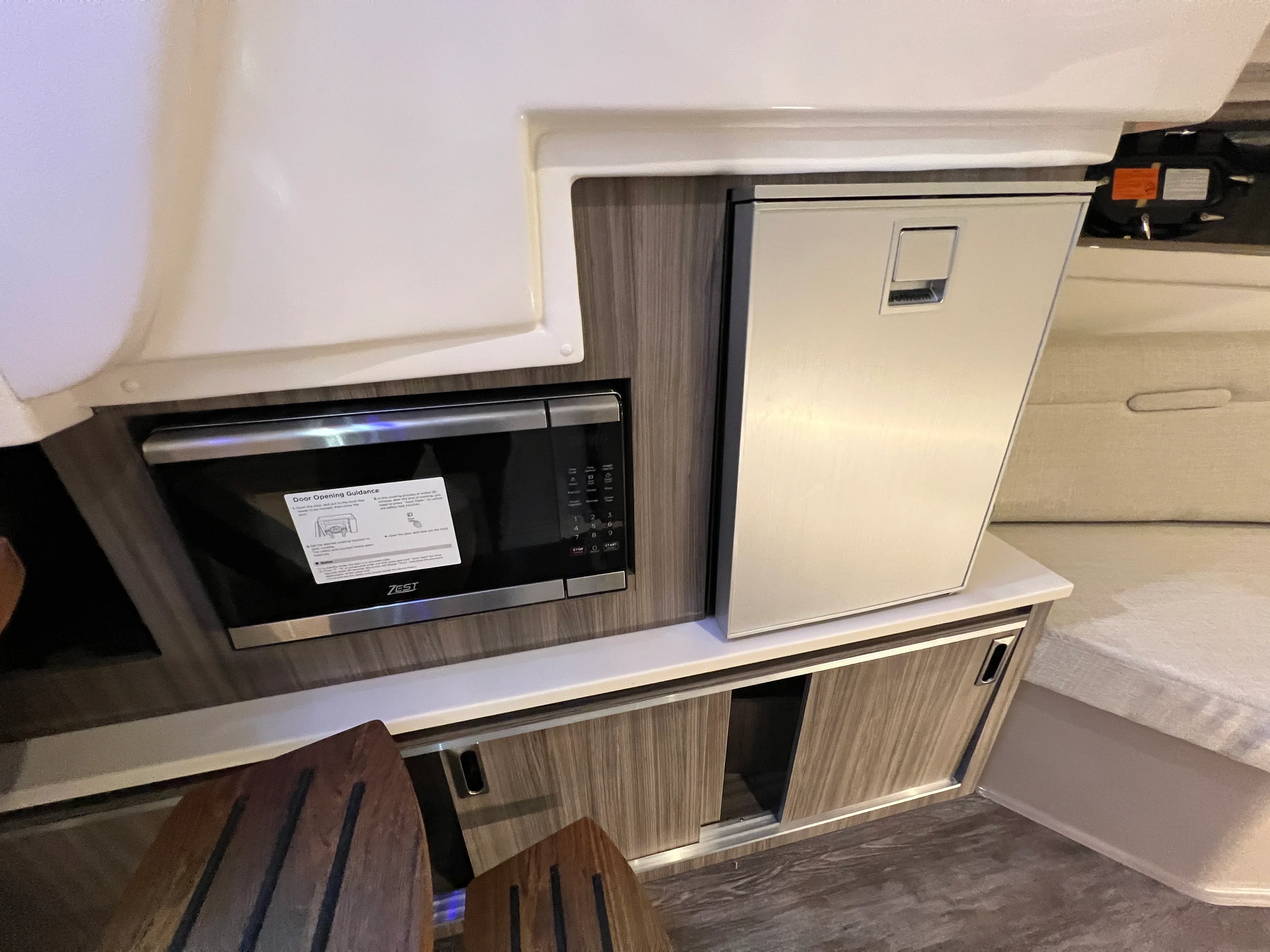 2026 Sea Ray Sundancer 320 Outboard Image Thumbnail #21