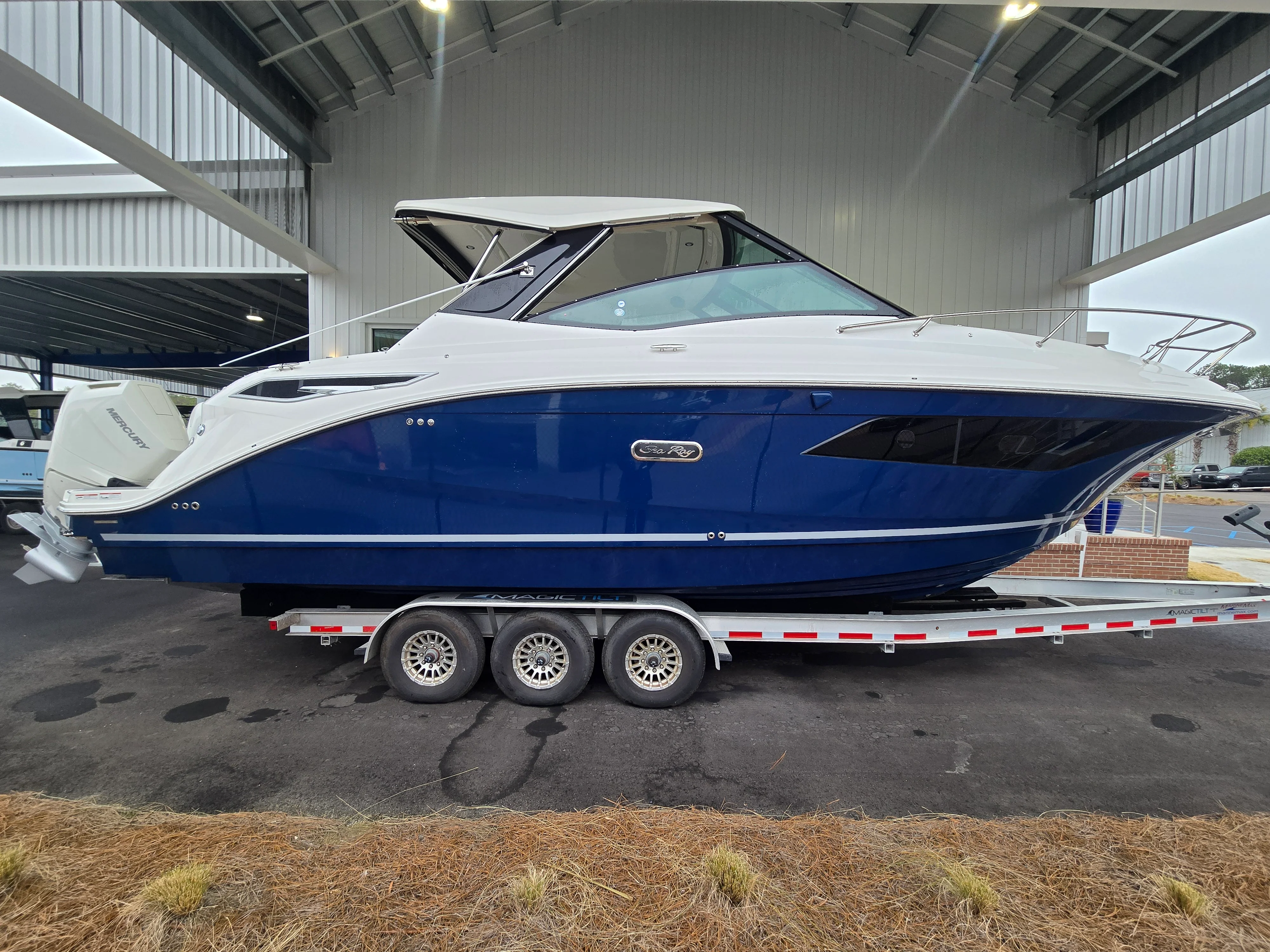 2026 Sea Ray Sundancer 320 Outboard Image Thumbnail #0