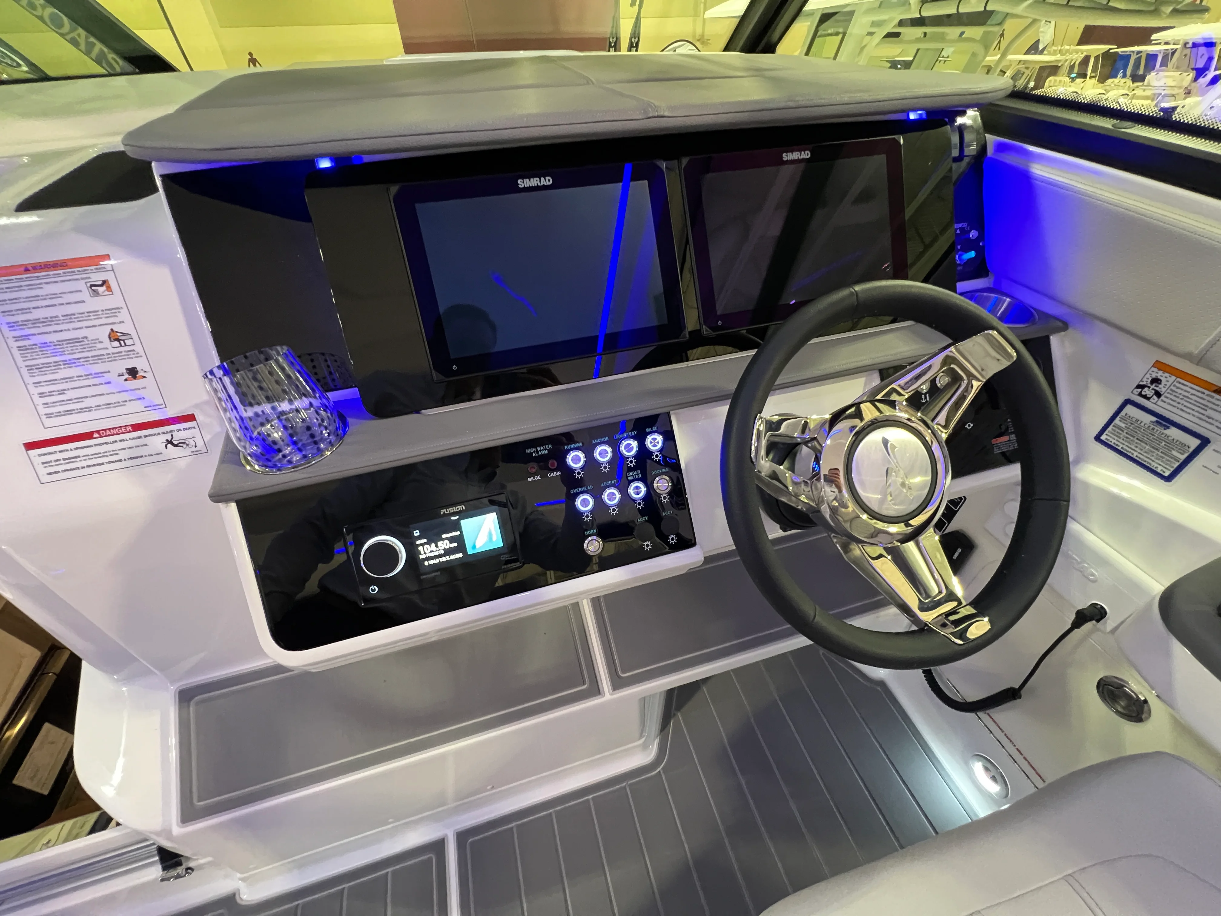 2026 Sea Ray Sundancer 320 Outboard Image Thumbnail #17