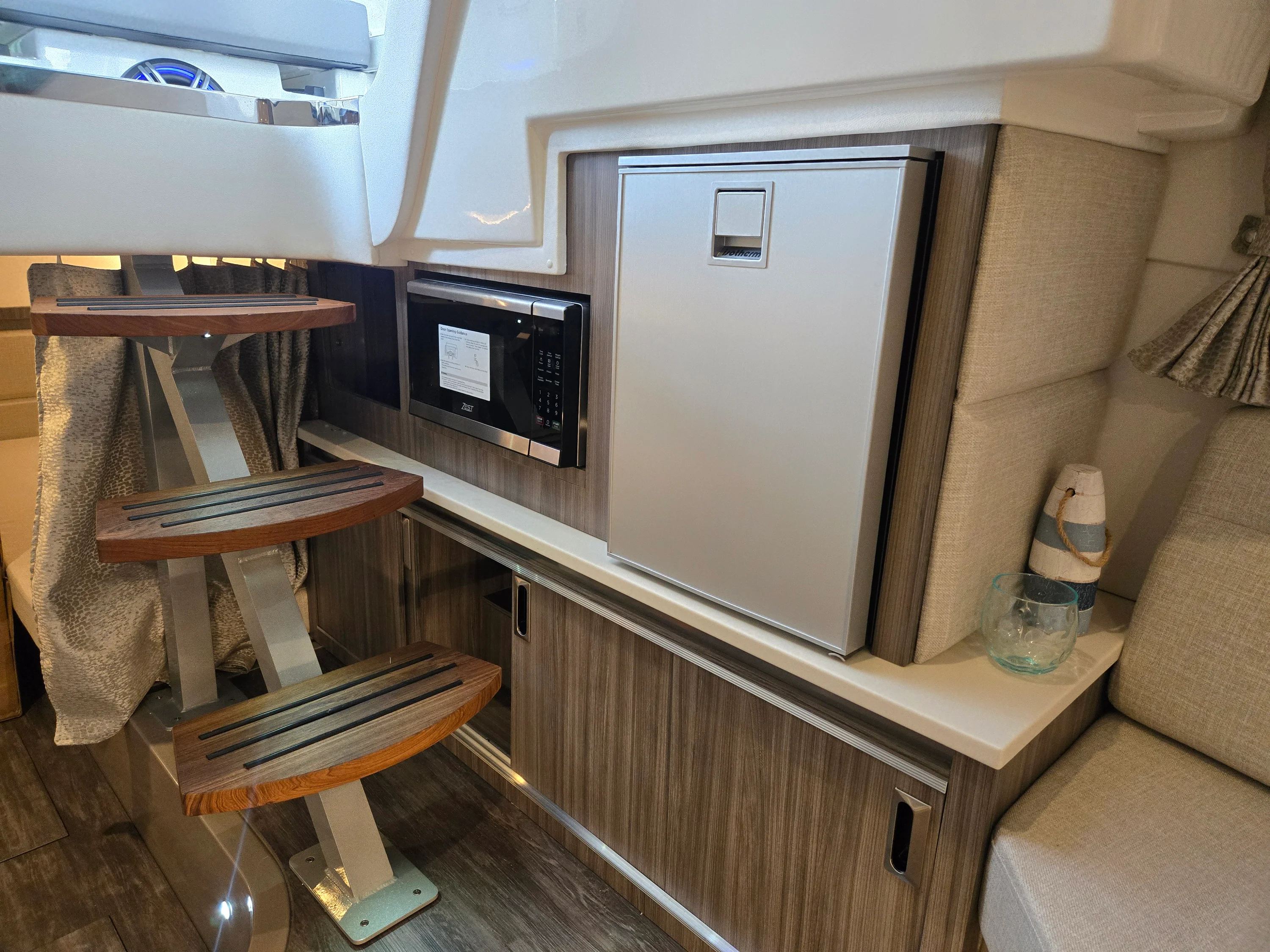 2026 Sea Ray Sundancer 320 Outboard Image Thumbnail #23