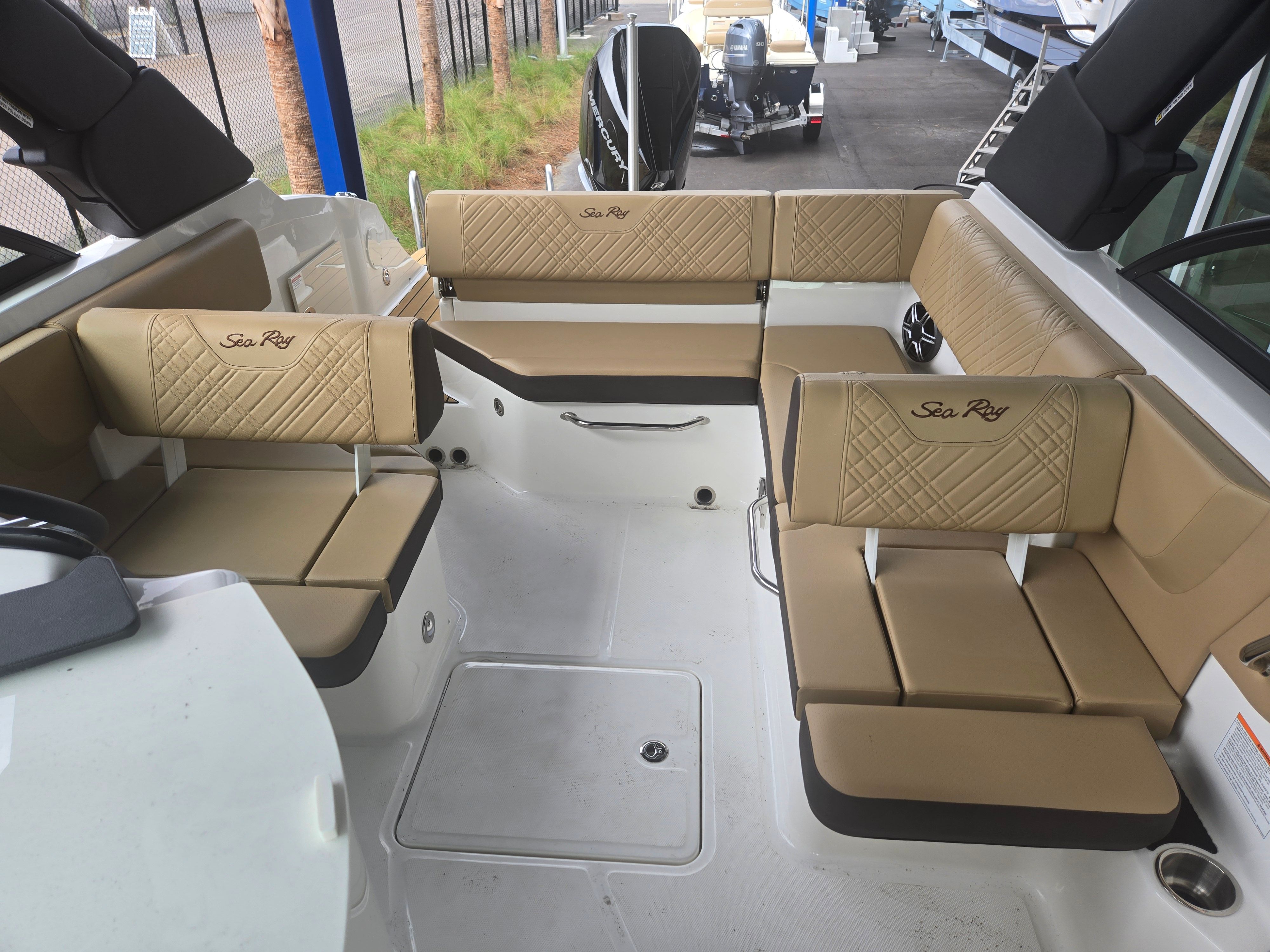 2026 Sea Ray SDX 230 Outboard Image Thumbnail #7