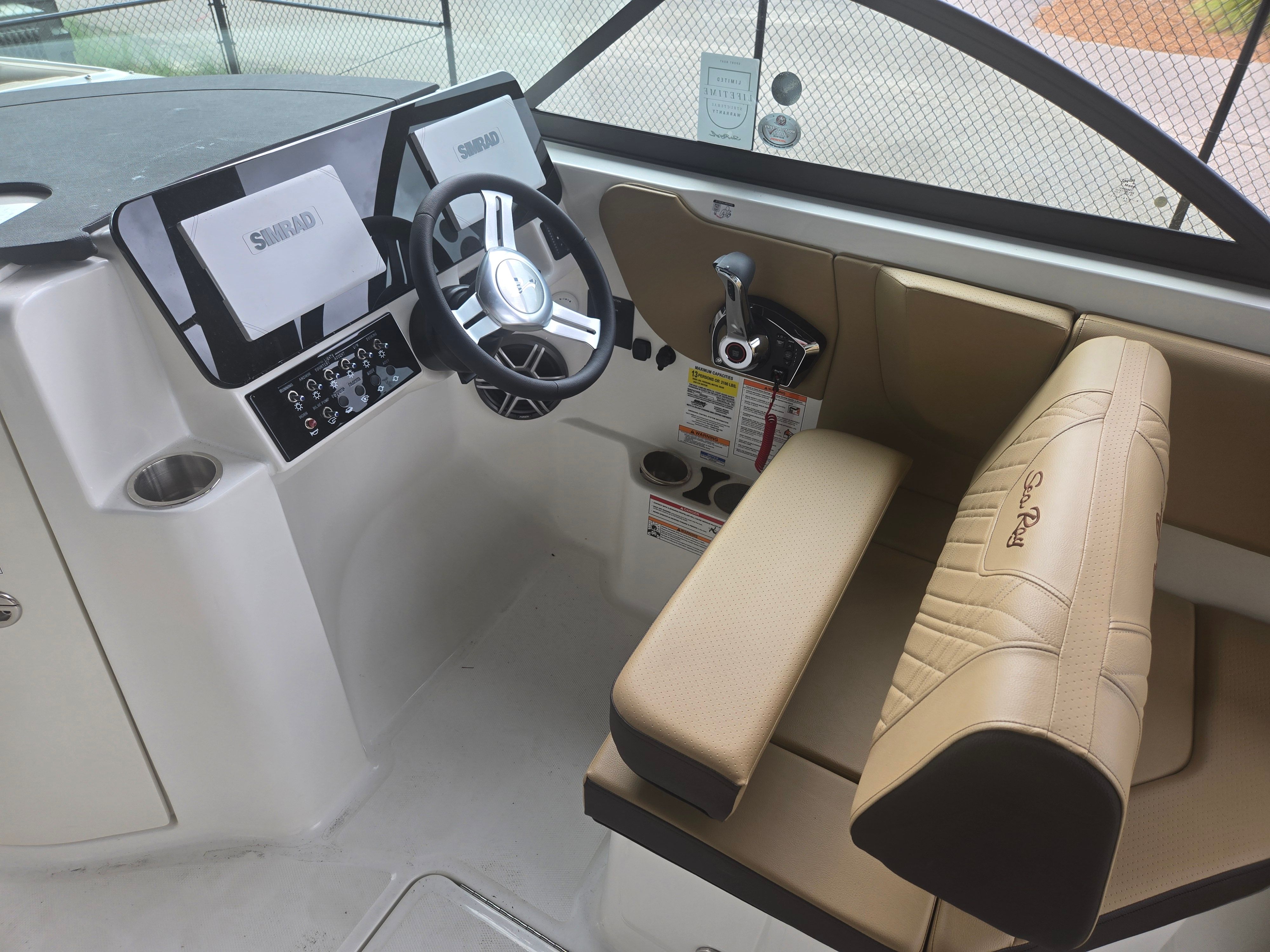 2026 Sea Ray SDX 230 Outboard Image Thumbnail #8