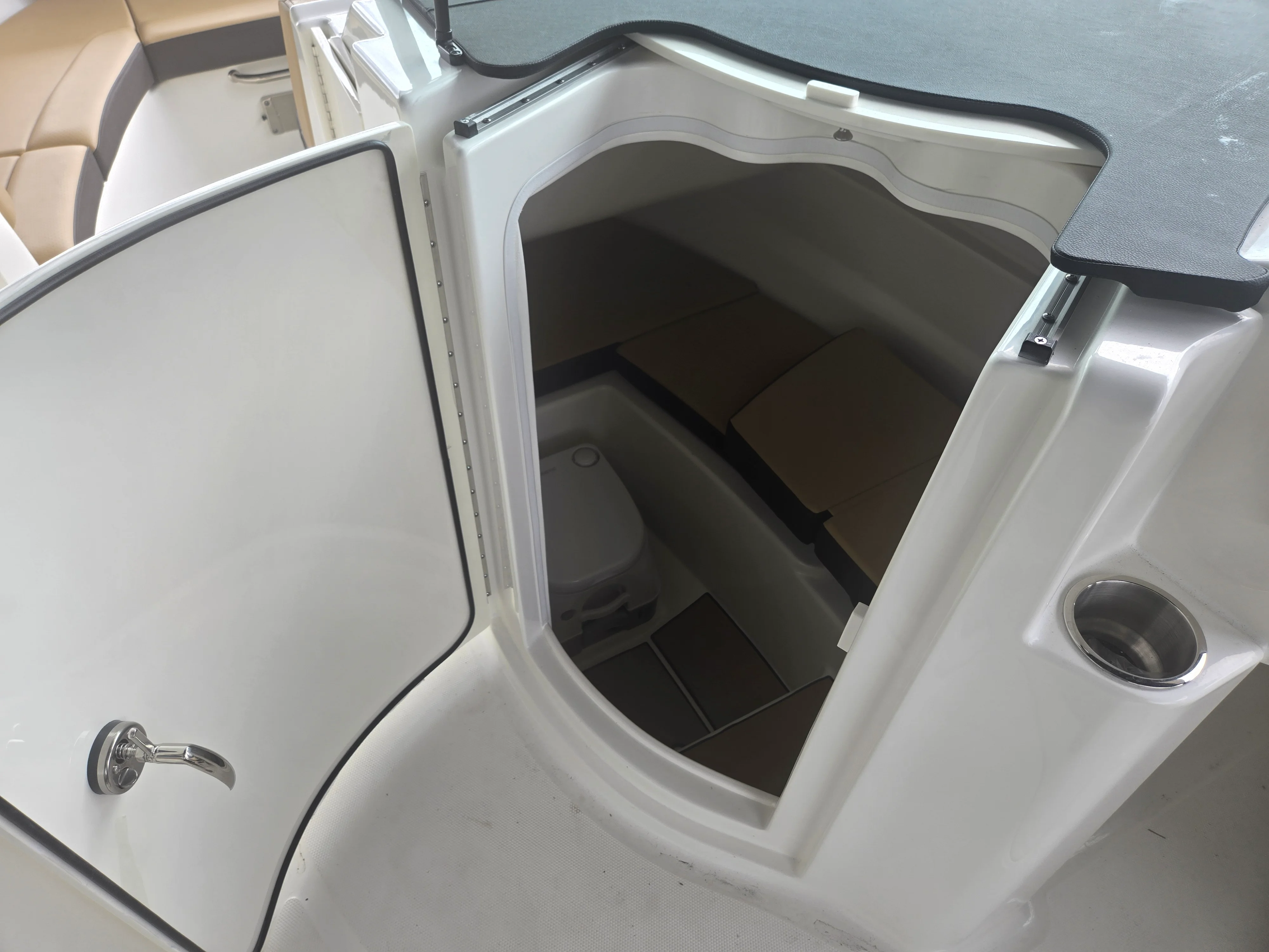 2026 Sea Ray SDX 230 Outboard Image Thumbnail #10