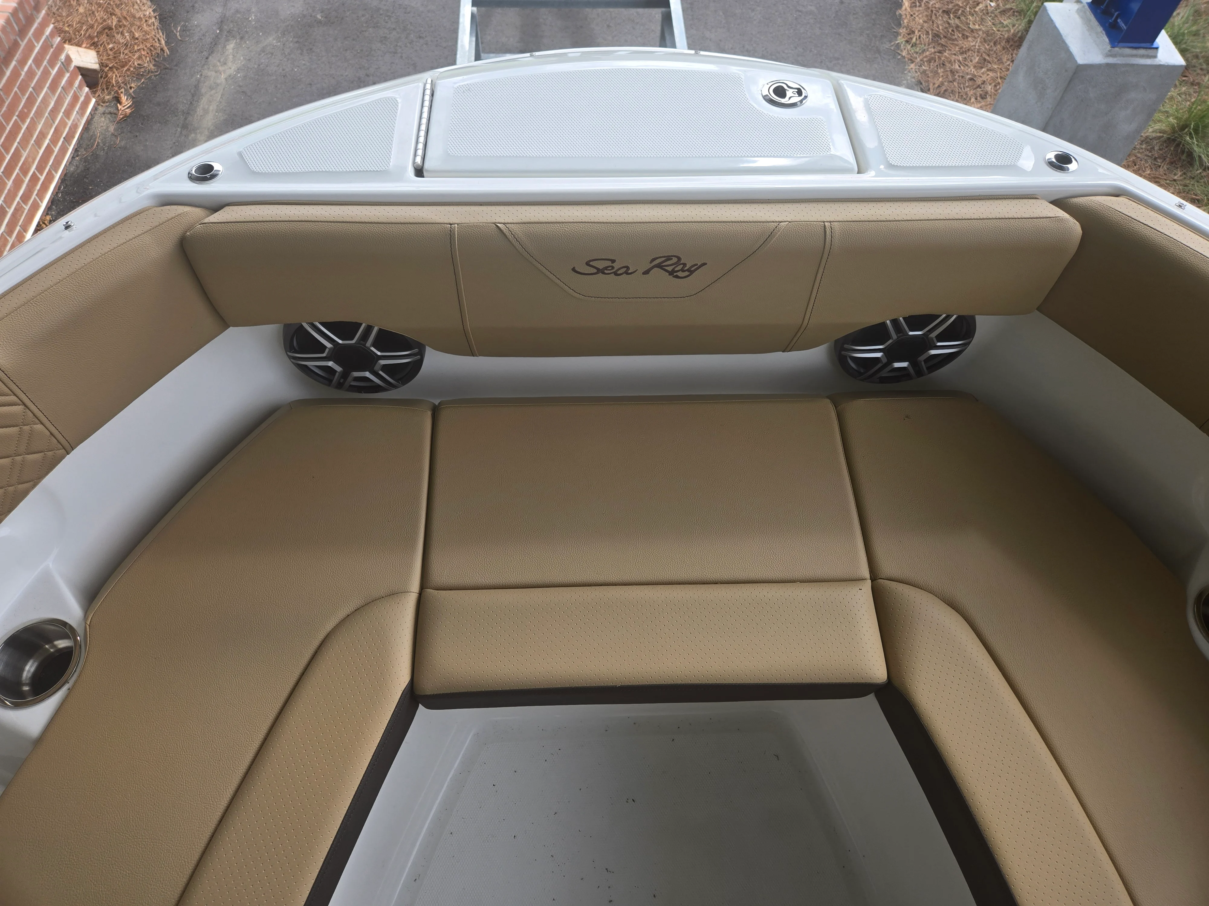 2026 Sea Ray SDX 230 Outboard Image Thumbnail #14