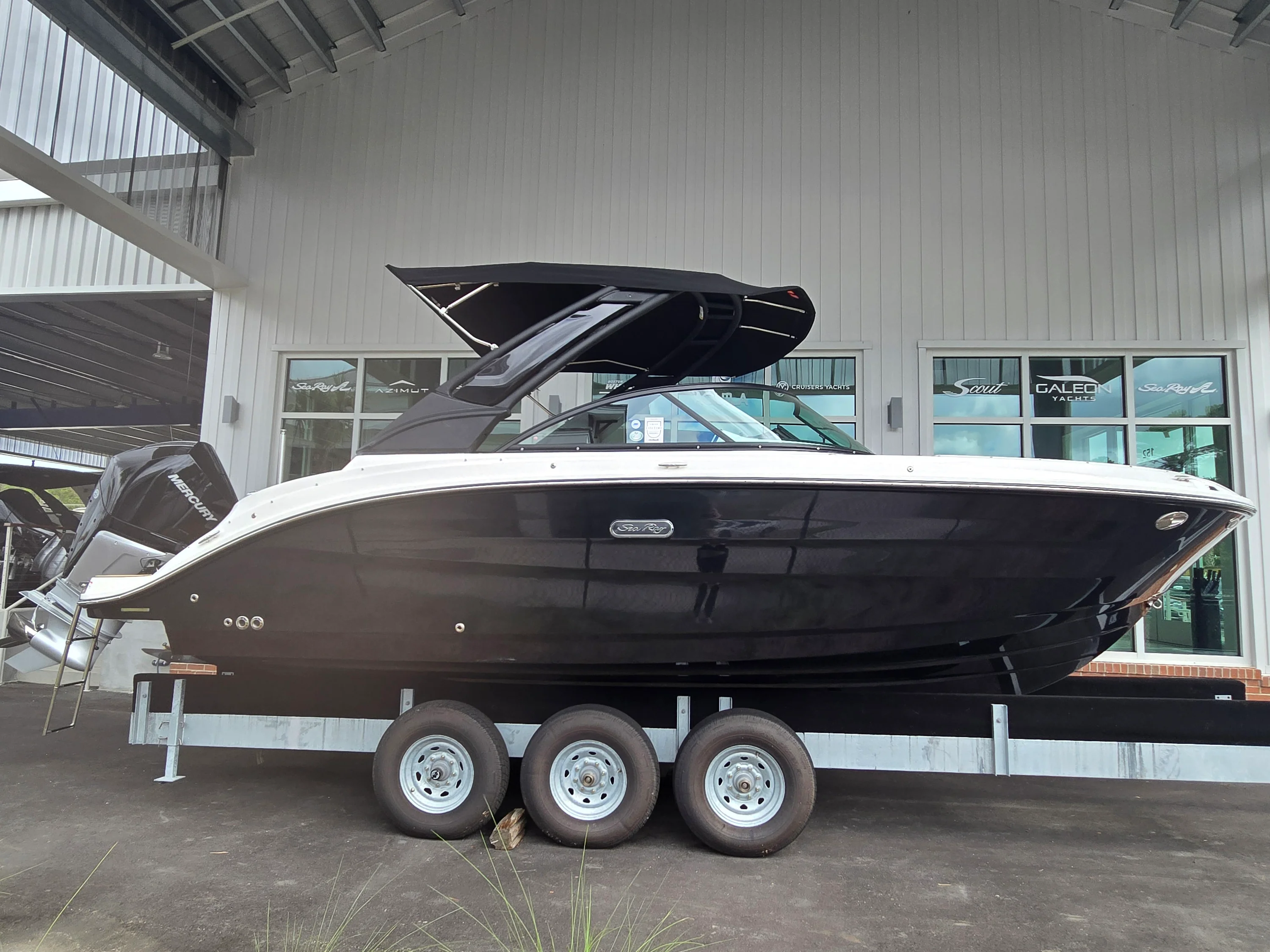 2026 Sea Ray SDX 230 Outboard Image Thumbnail #0