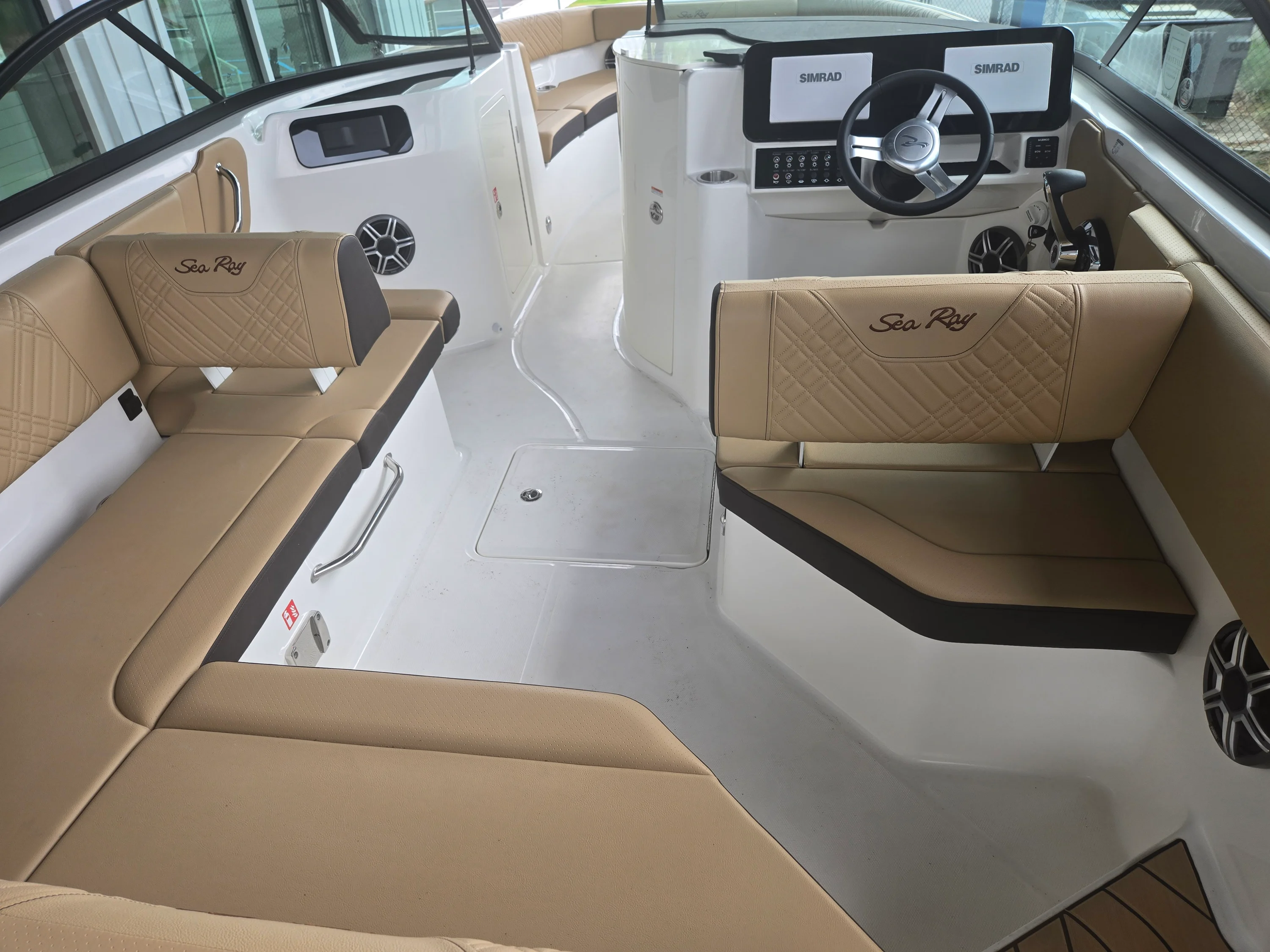 2026 Sea Ray SDX 230 Outboard Image Thumbnail #6