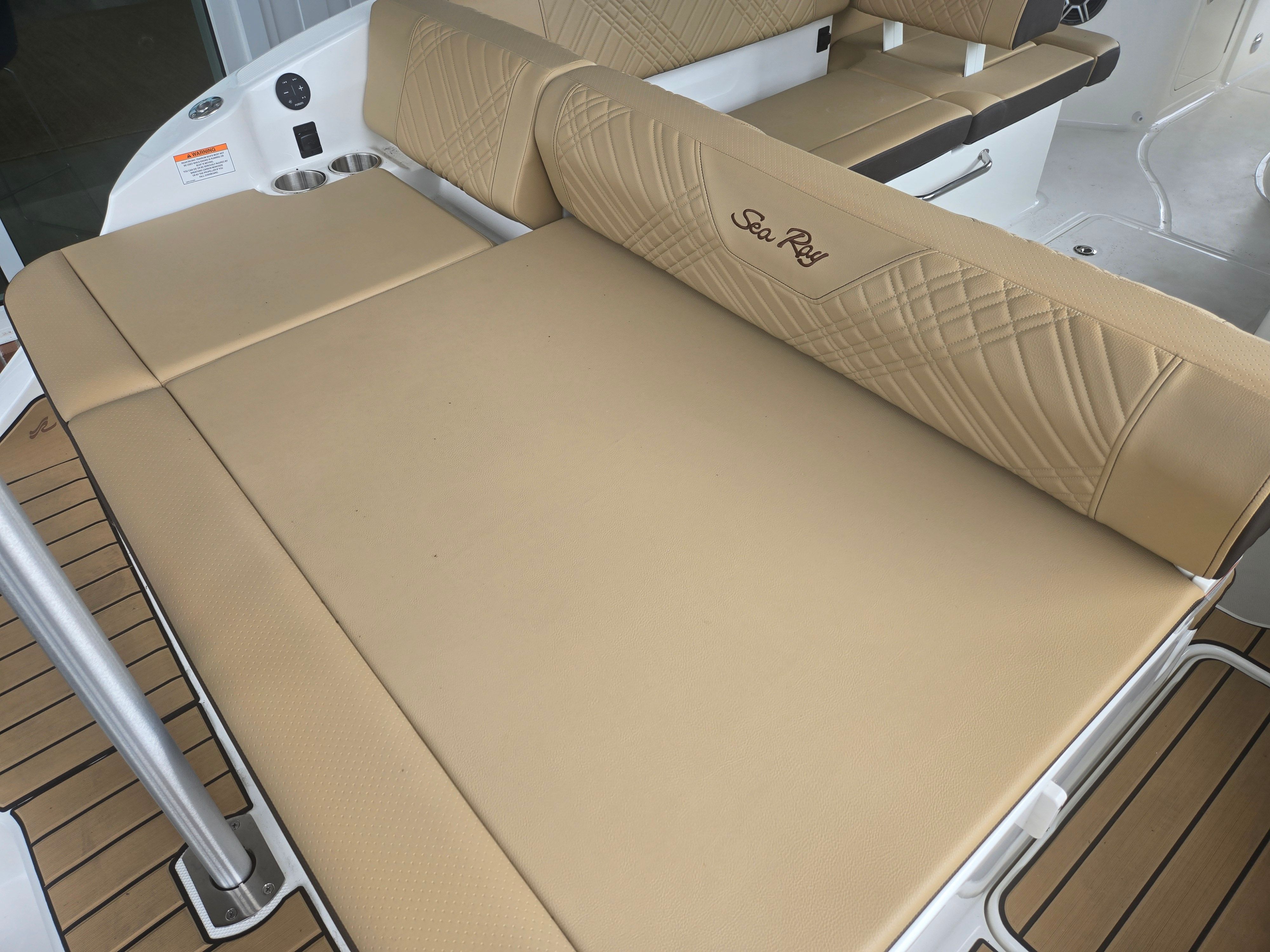 2026 Sea Ray SDX 230 Outboard Image Thumbnail #4