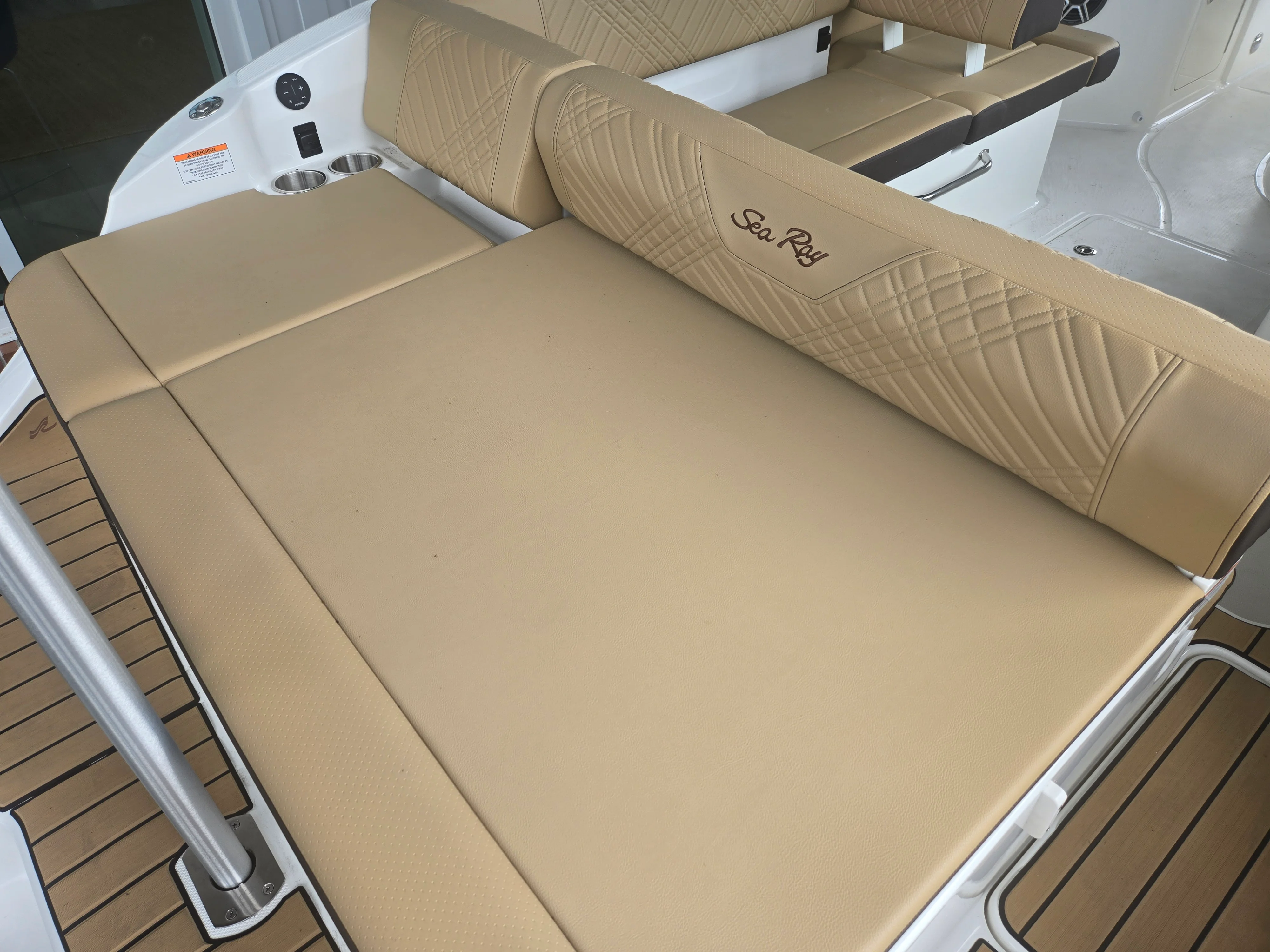 2026 Sea Ray SDX 230 Outboard Image Thumbnail #4