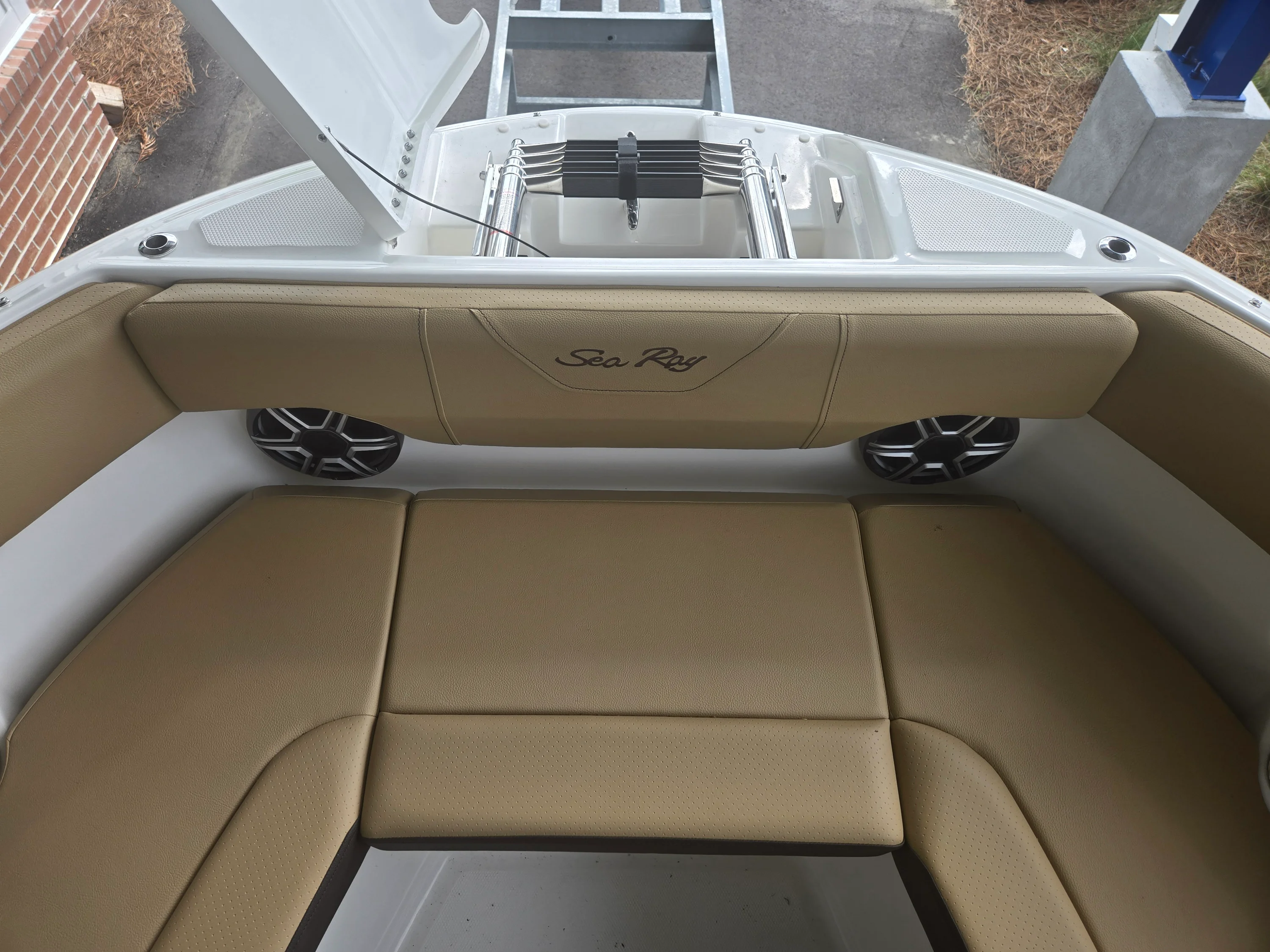 2026 Sea Ray SDX 230 Outboard Image Thumbnail #15