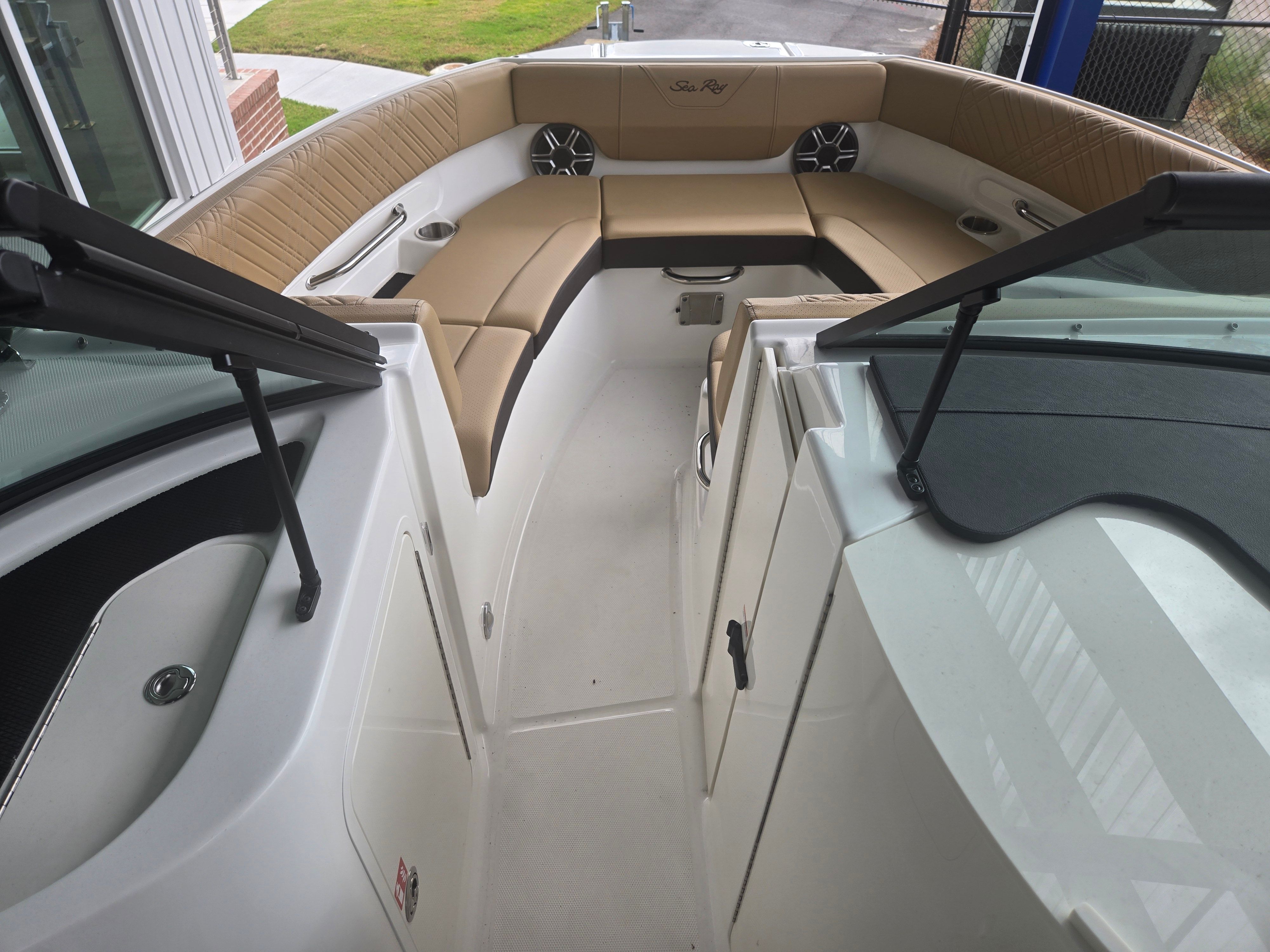 2026 Sea Ray SDX 230 Outboard Image Thumbnail #12