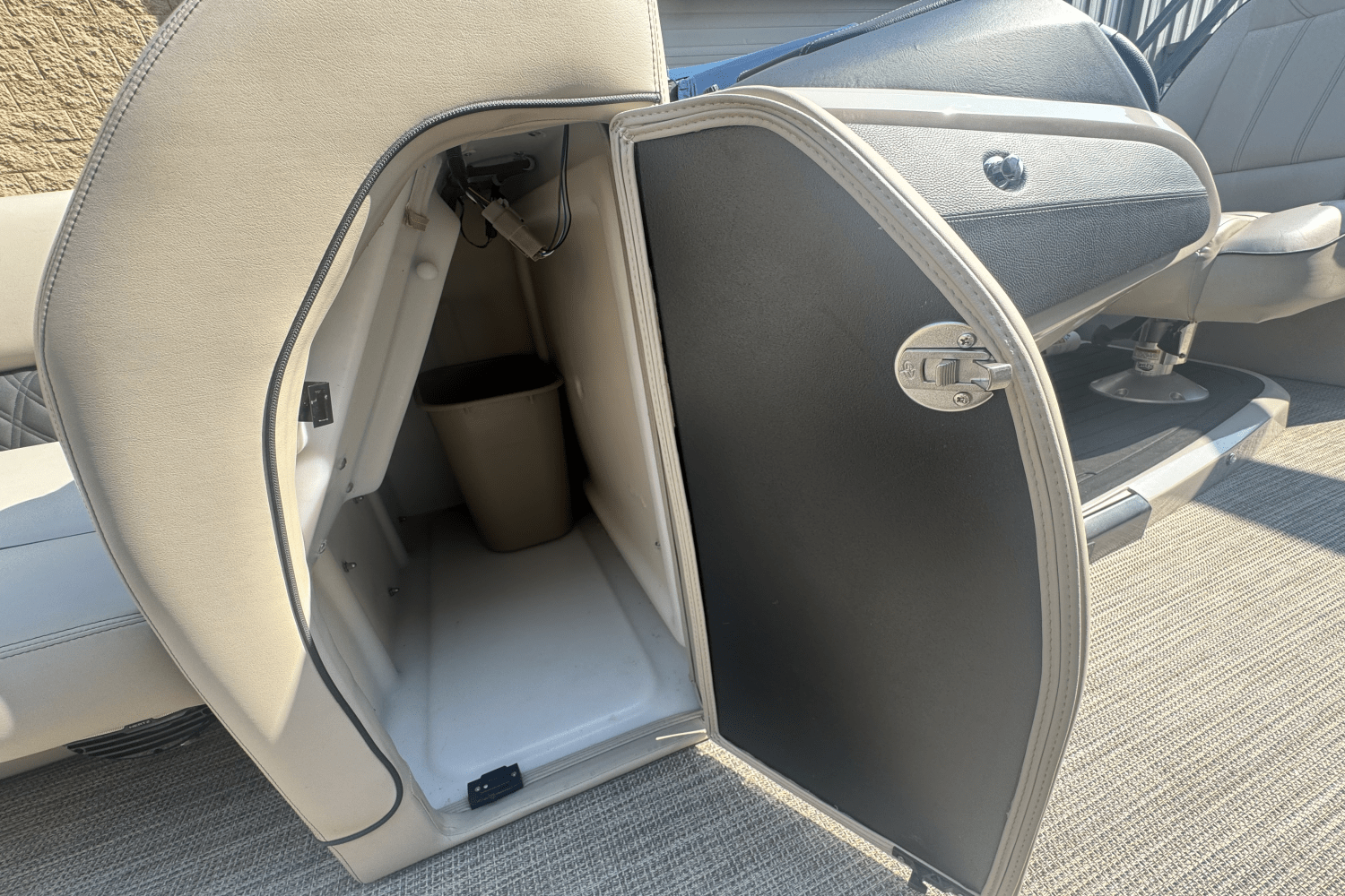 2019 Barletta L23QC Image Thumbnail #11