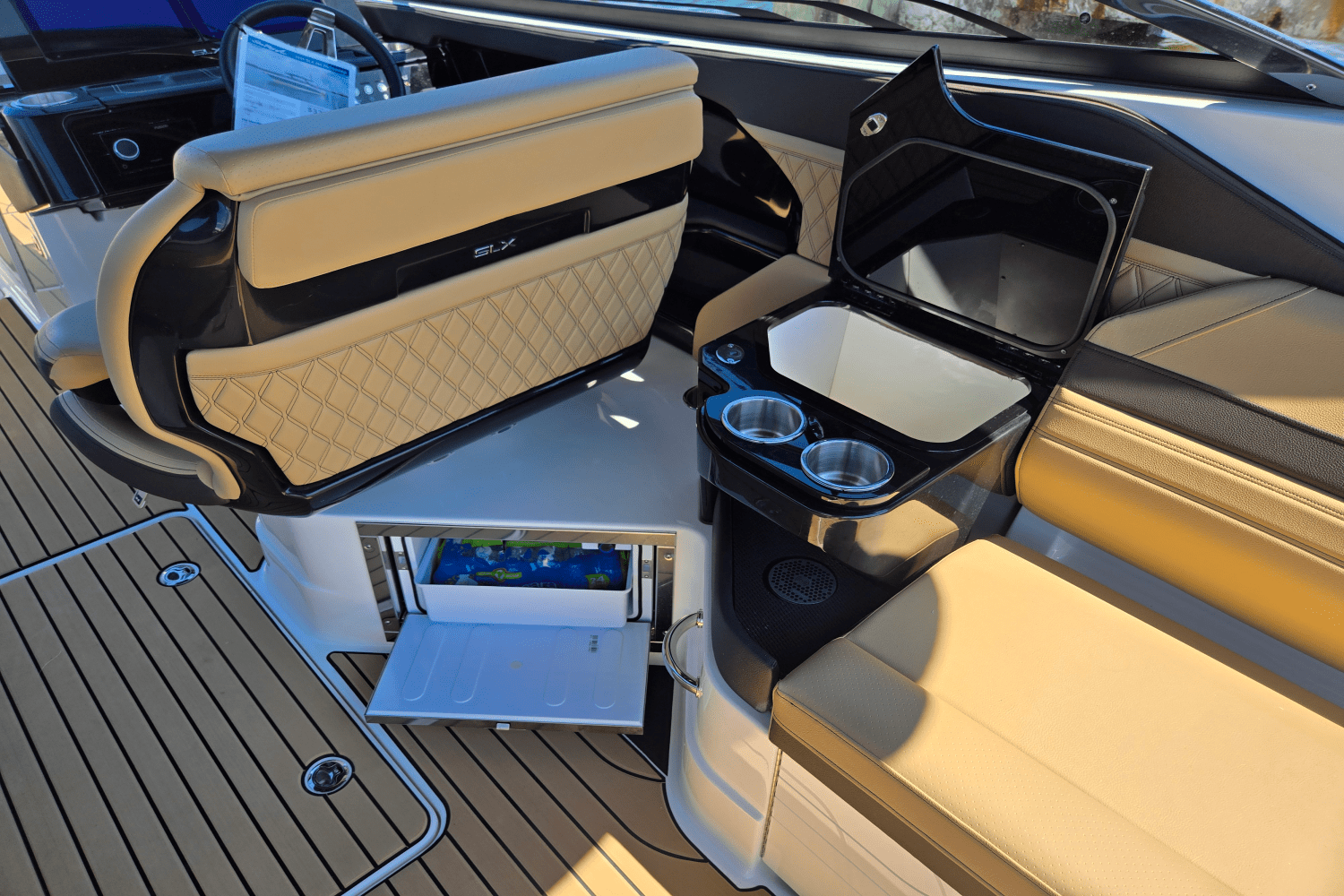 2026 Sea Ray SLX 280 Outboard Image Thumbnail #7