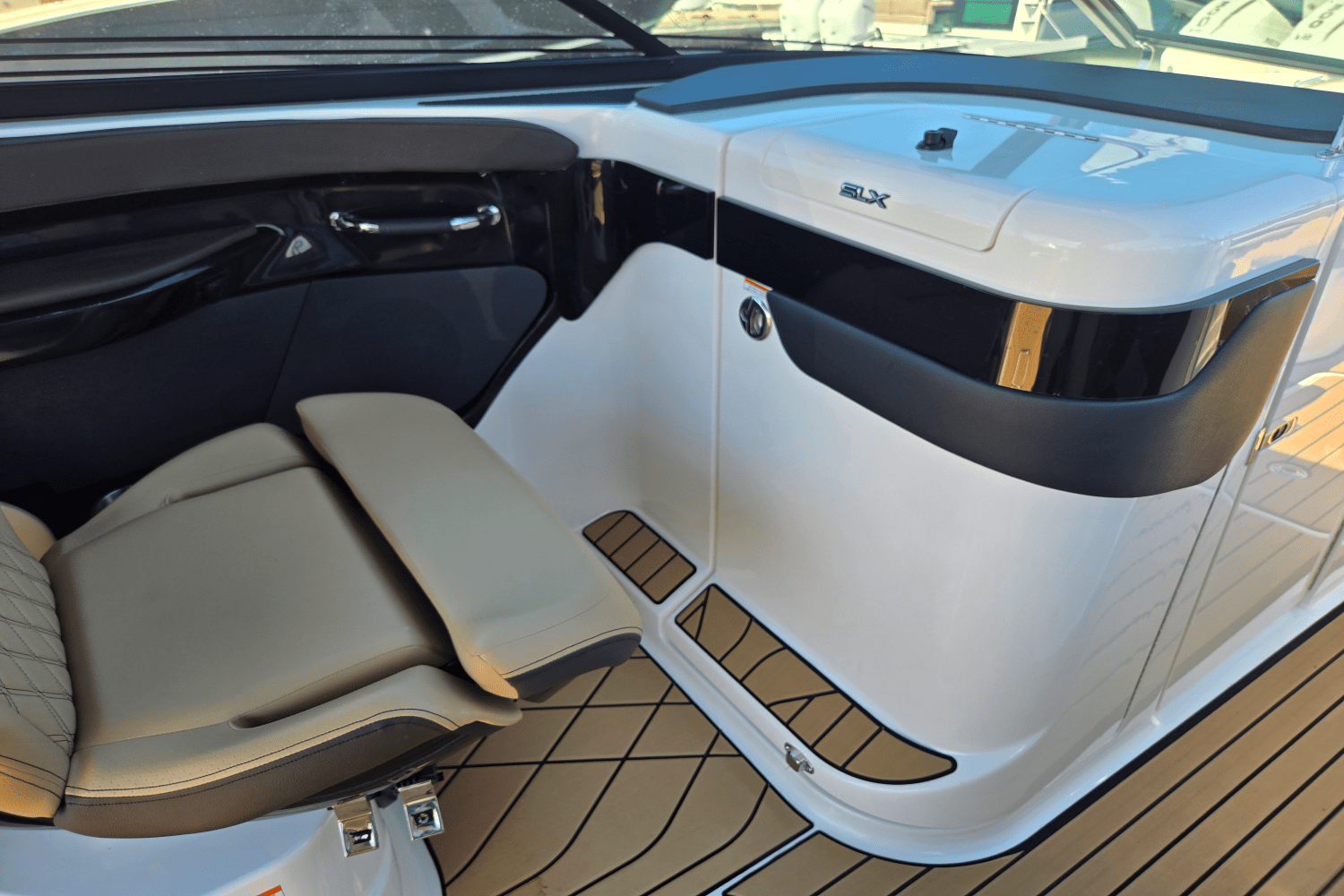 2026 Sea Ray SLX 280 Outboard Image Thumbnail #12