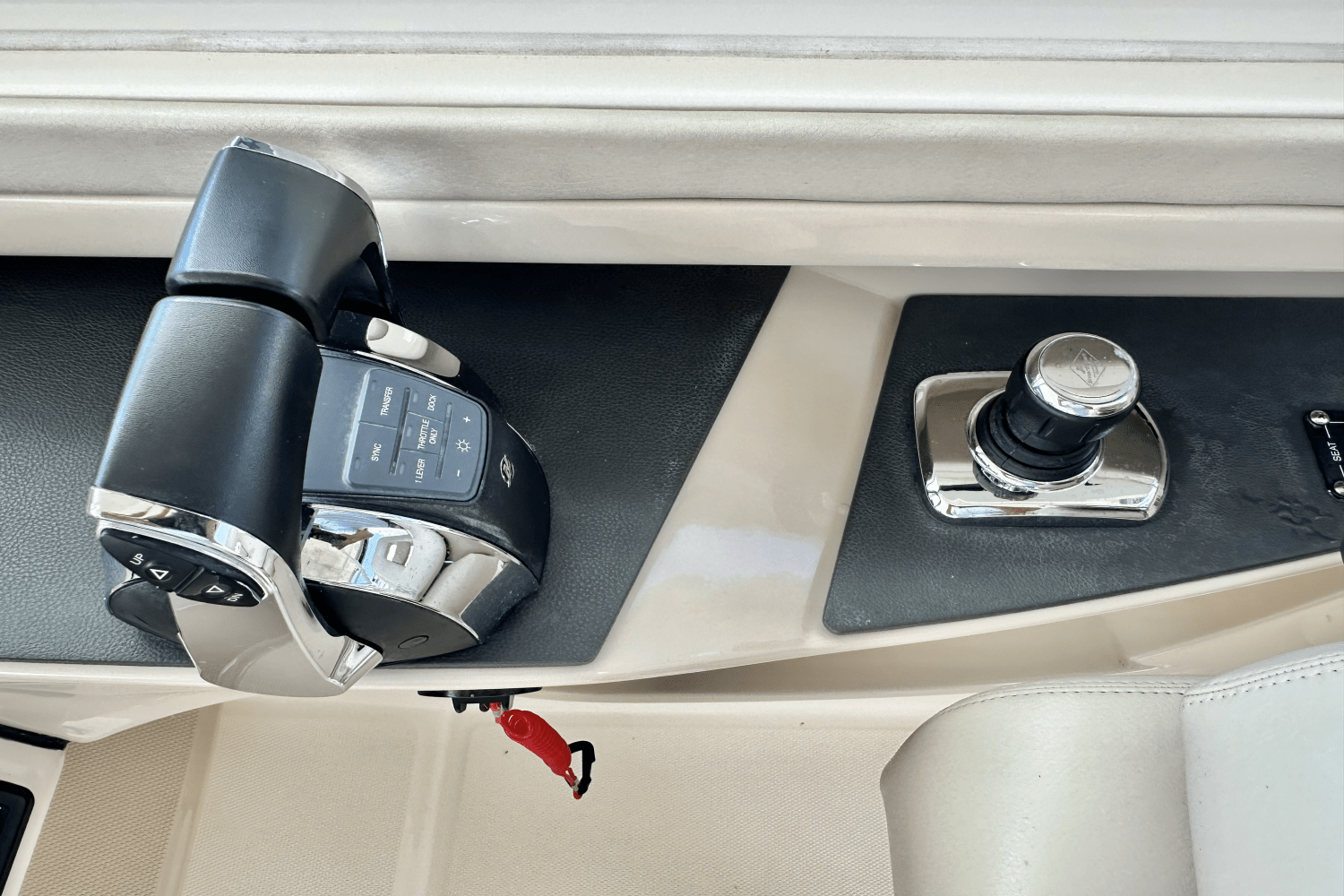 2016 Boston Whaler 320 VANTAGE Image Thumbnail #14