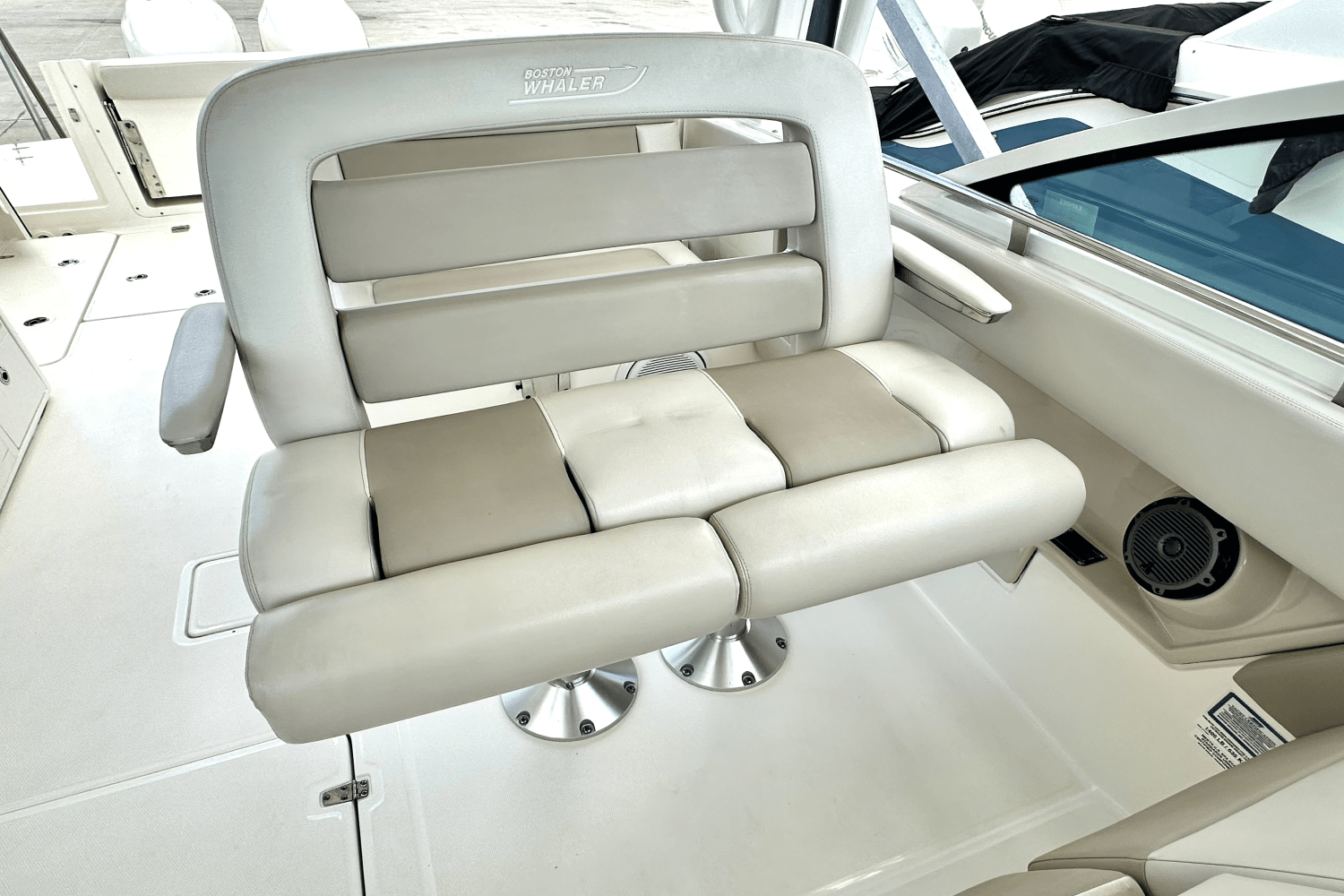 2016 Boston Whaler 320 VANTAGE Image Thumbnail #16