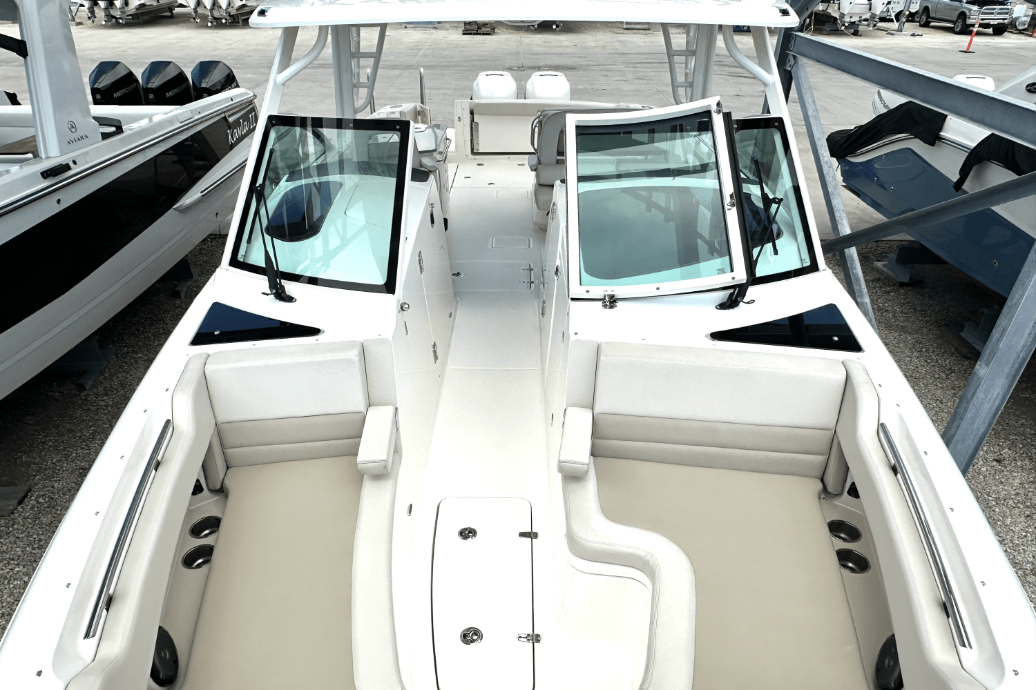 2016 Boston Whaler 320 VANTAGE Image Thumbnail #10