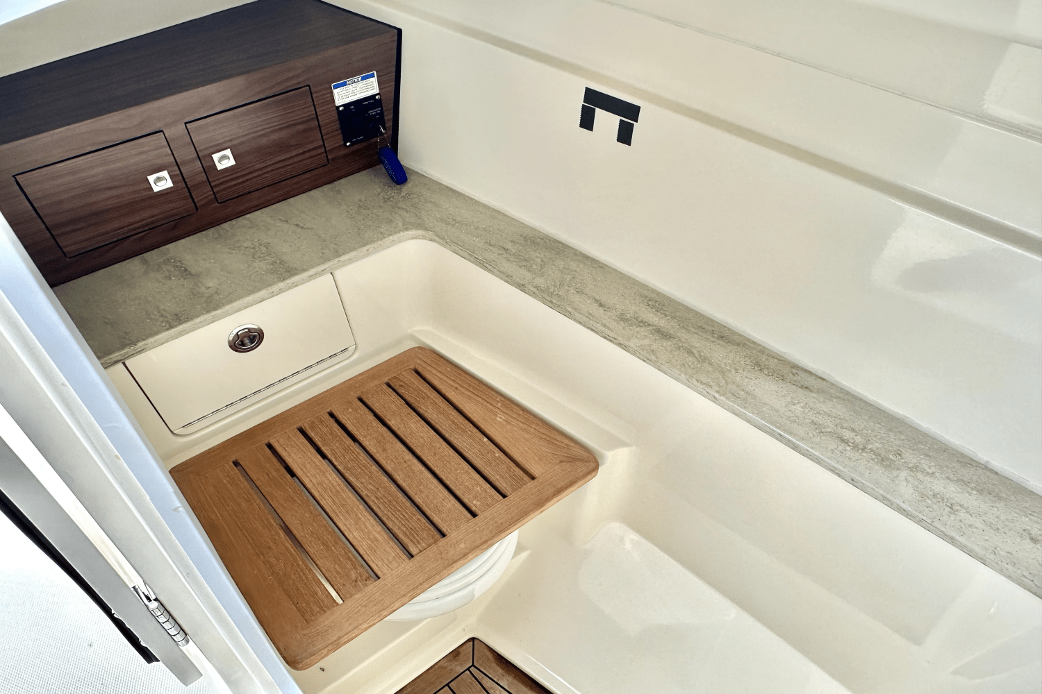 2016 Boston Whaler 320 VANTAGE Image Thumbnail #24
