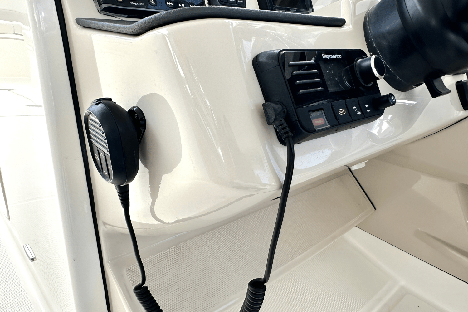 2016 Boston Whaler 320 VANTAGE Image Thumbnail #15