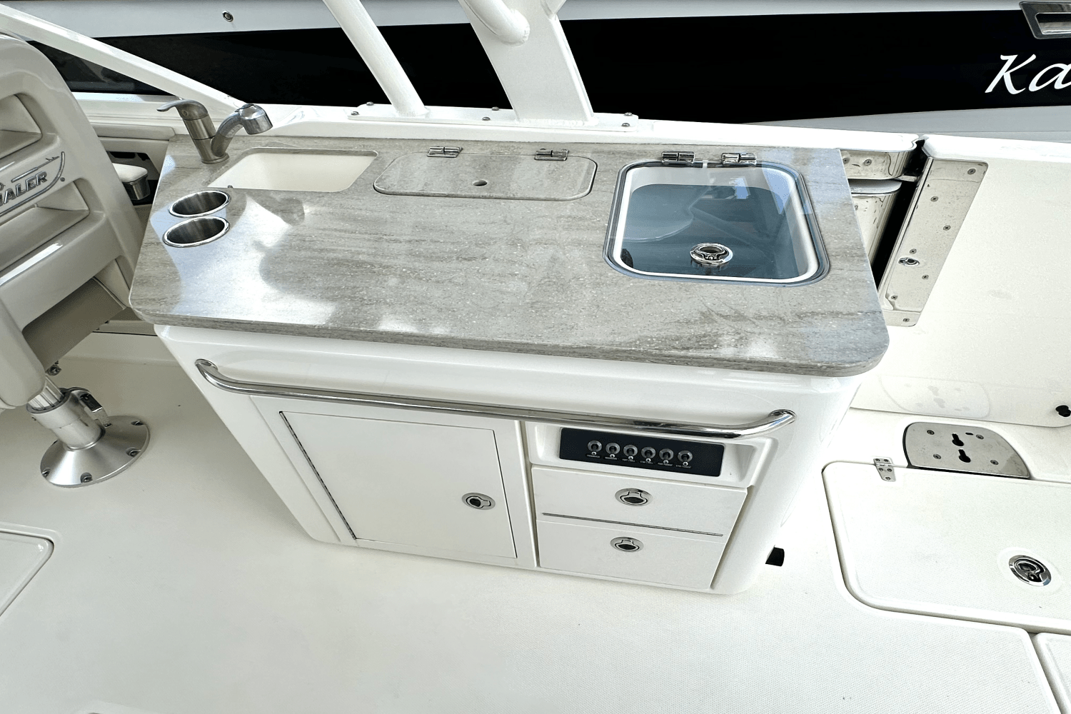 2016 Boston Whaler 320 VANTAGE Image Thumbnail #2