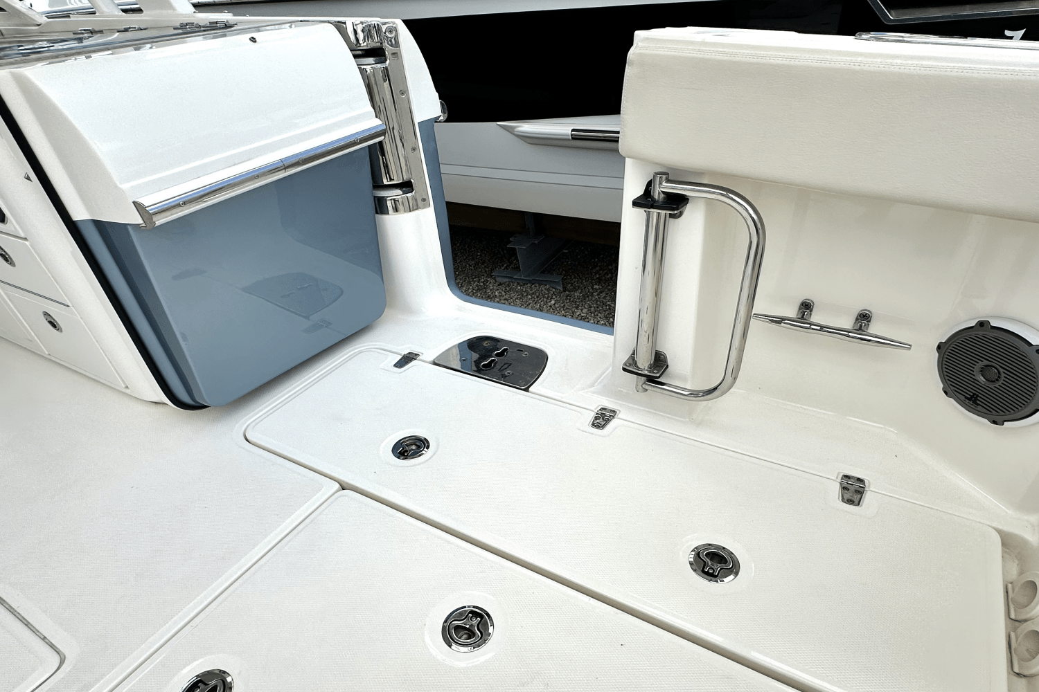 2016 Boston Whaler 320 VANTAGE Image Thumbnail #21