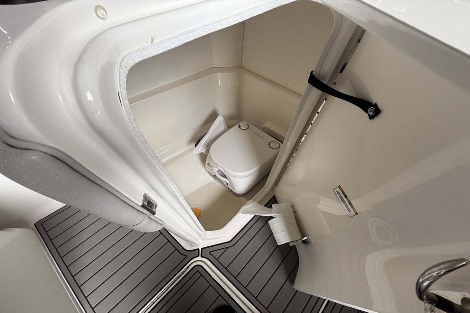 2023 Sea Ray 23 SPX-OB Image Thumbnail #9