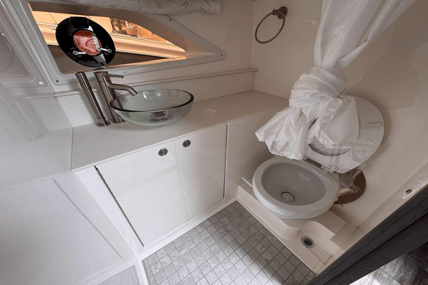 2026 Sea Ray Sundancer 320 Outboard Image Thumbnail #20