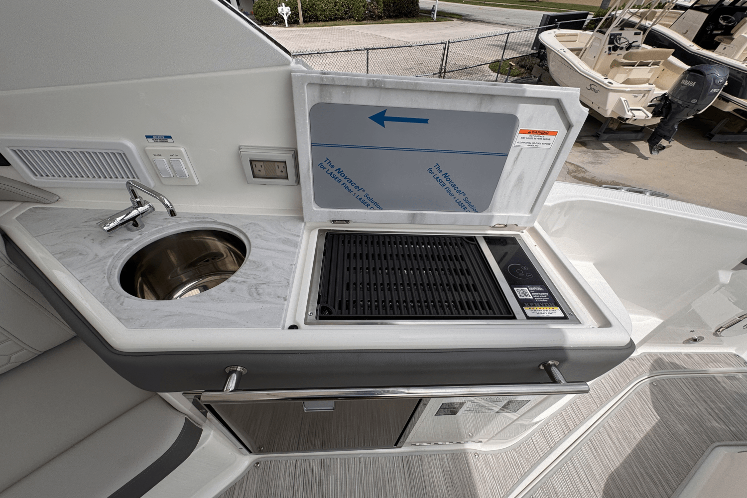 2026 Sea Ray Sundancer 320 Outboard Image Thumbnail #9