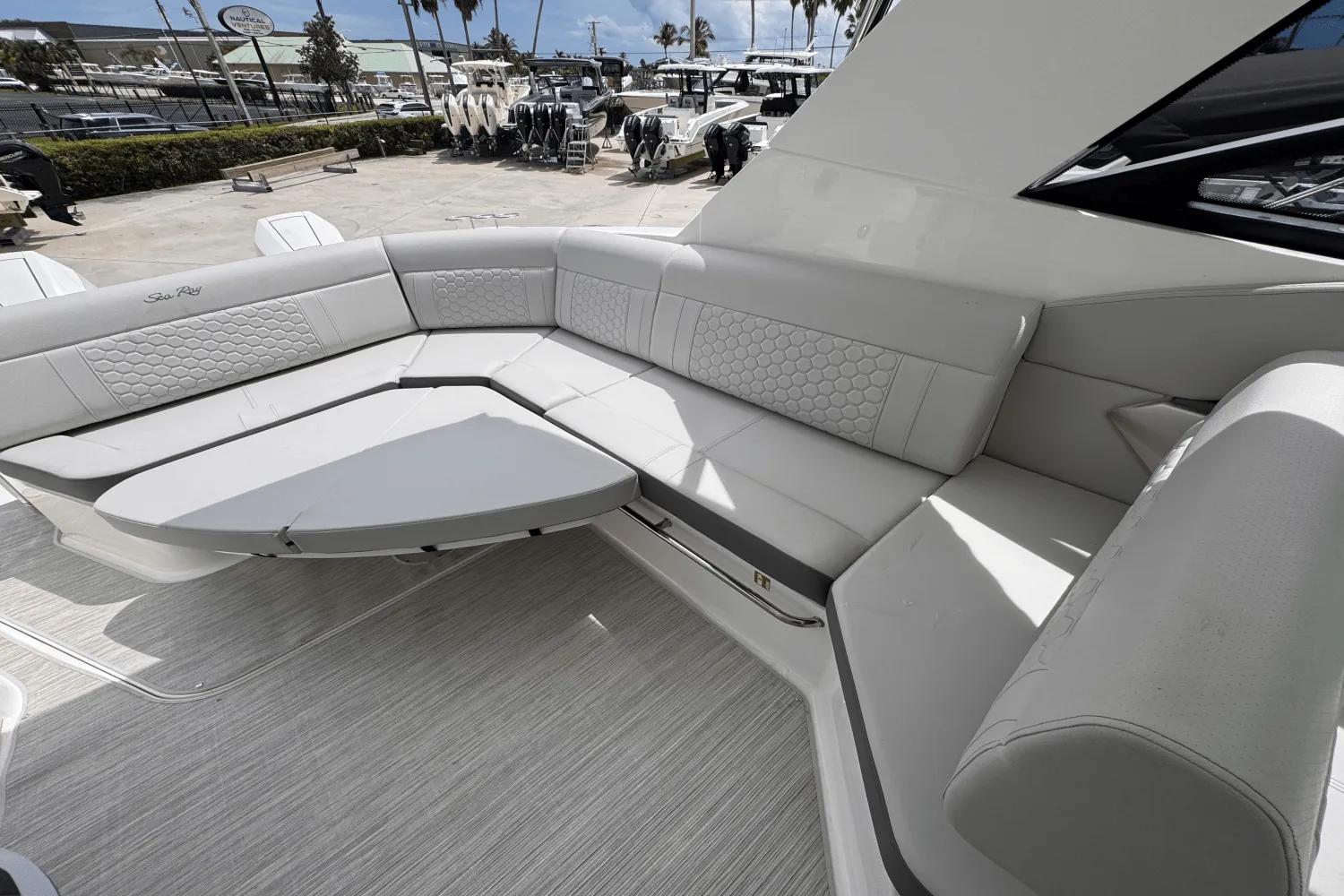 2026 Sea Ray Sundancer 320 Outboard Image Thumbnail #5