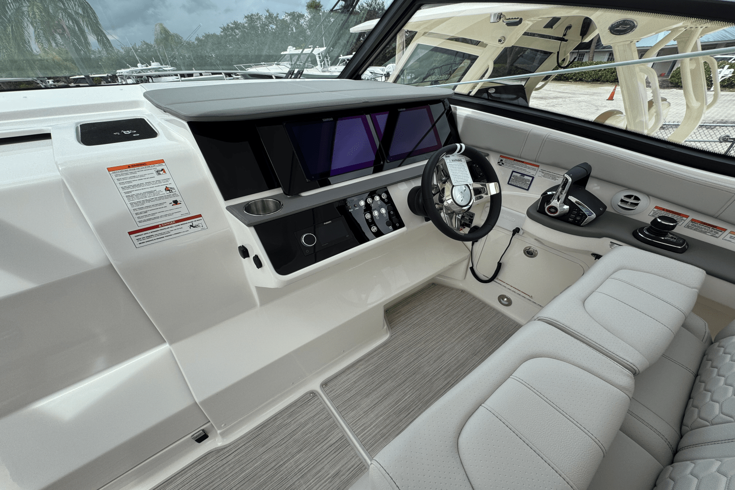 2026 Sea Ray Sundancer 320 Outboard Image Thumbnail #11