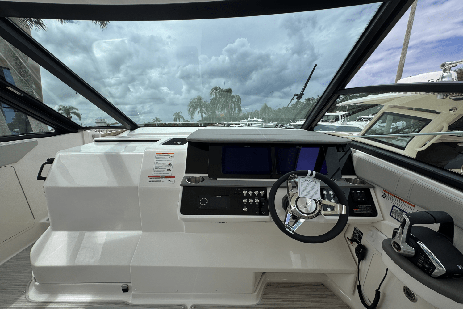 2026 Sea Ray Sundancer 320 Outboard Image Thumbnail #12