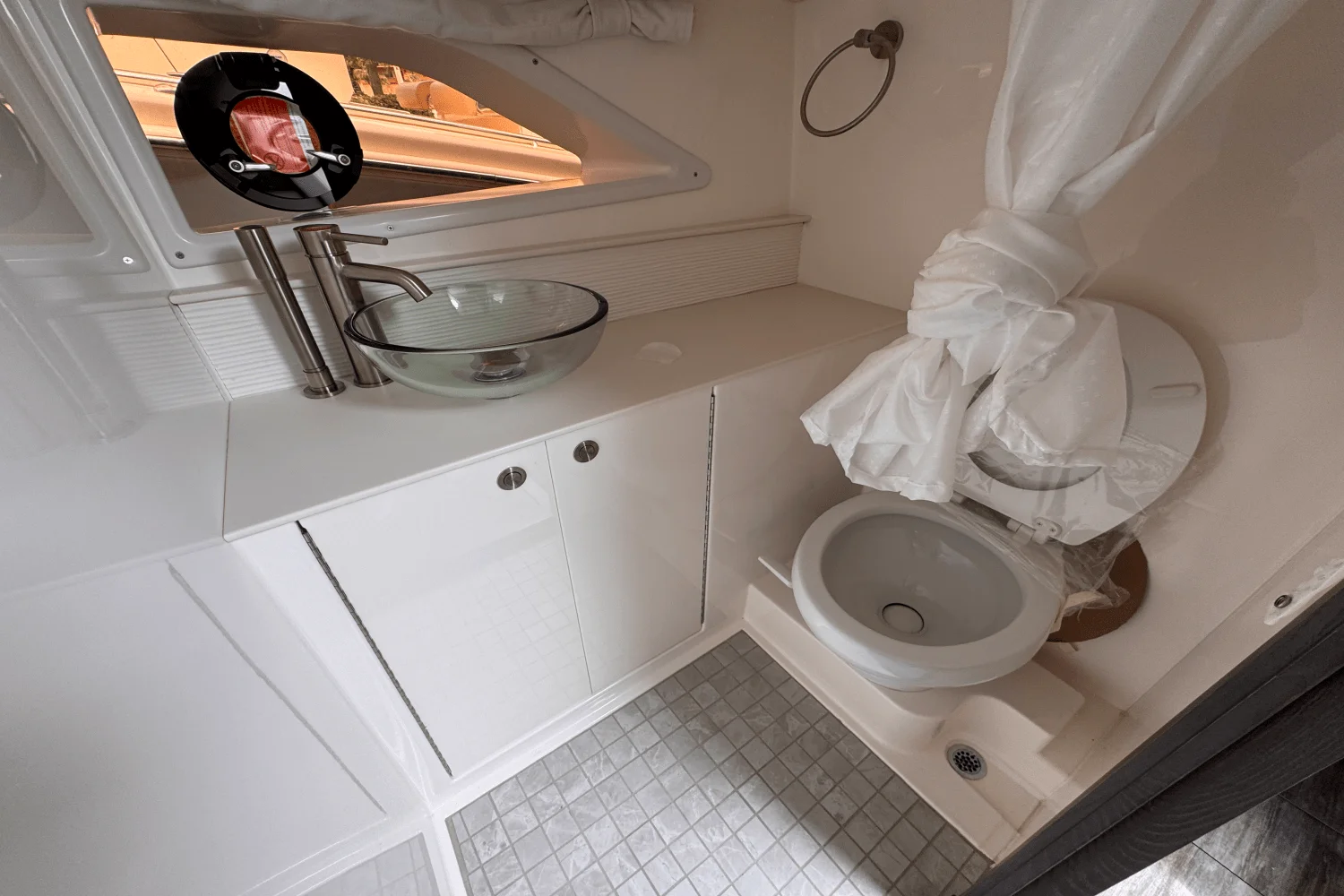 2026 Sea Ray Sundancer 320 Outboard Image Thumbnail #21