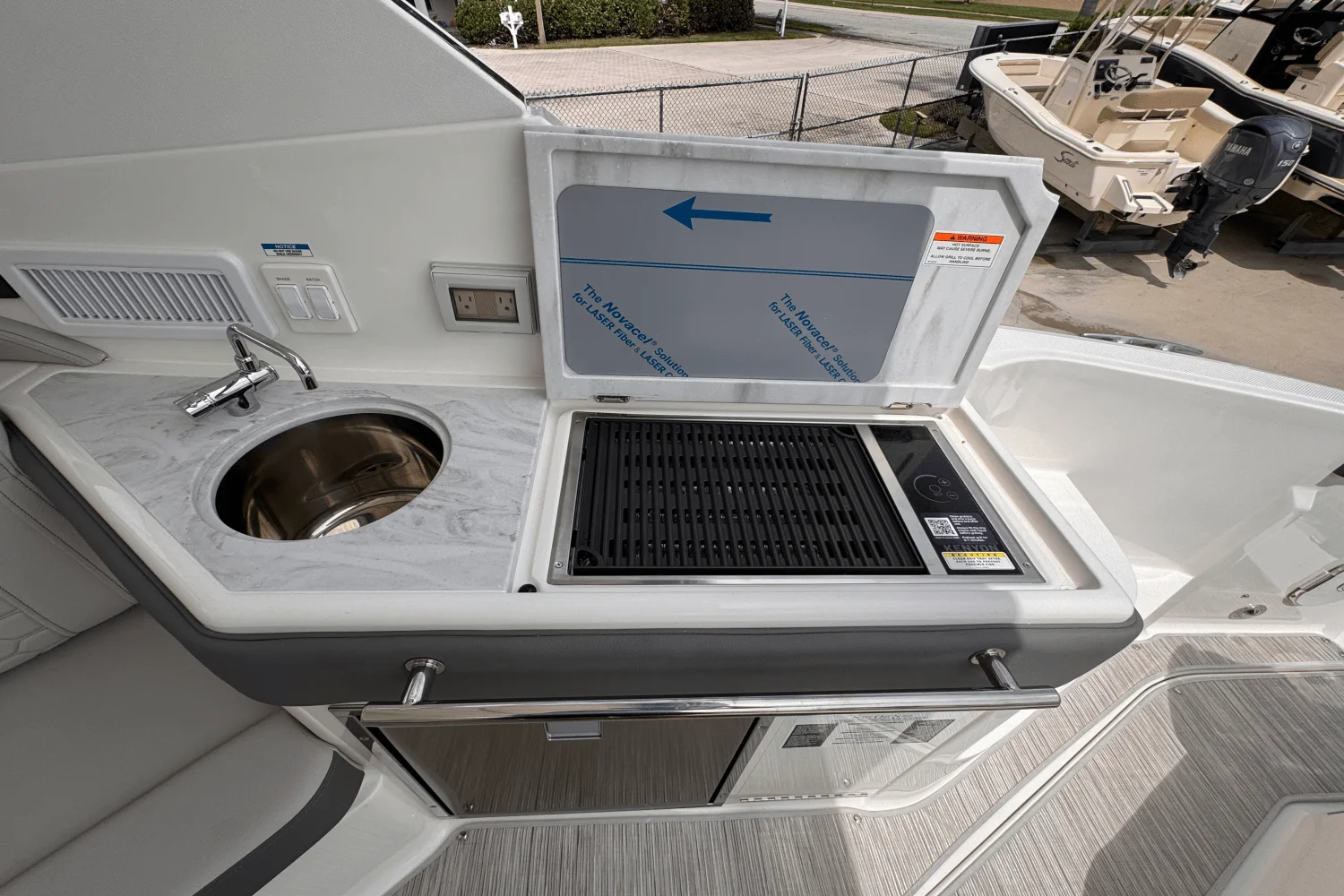 2026 Sea Ray Sundancer 320 Outboard Image Thumbnail #10